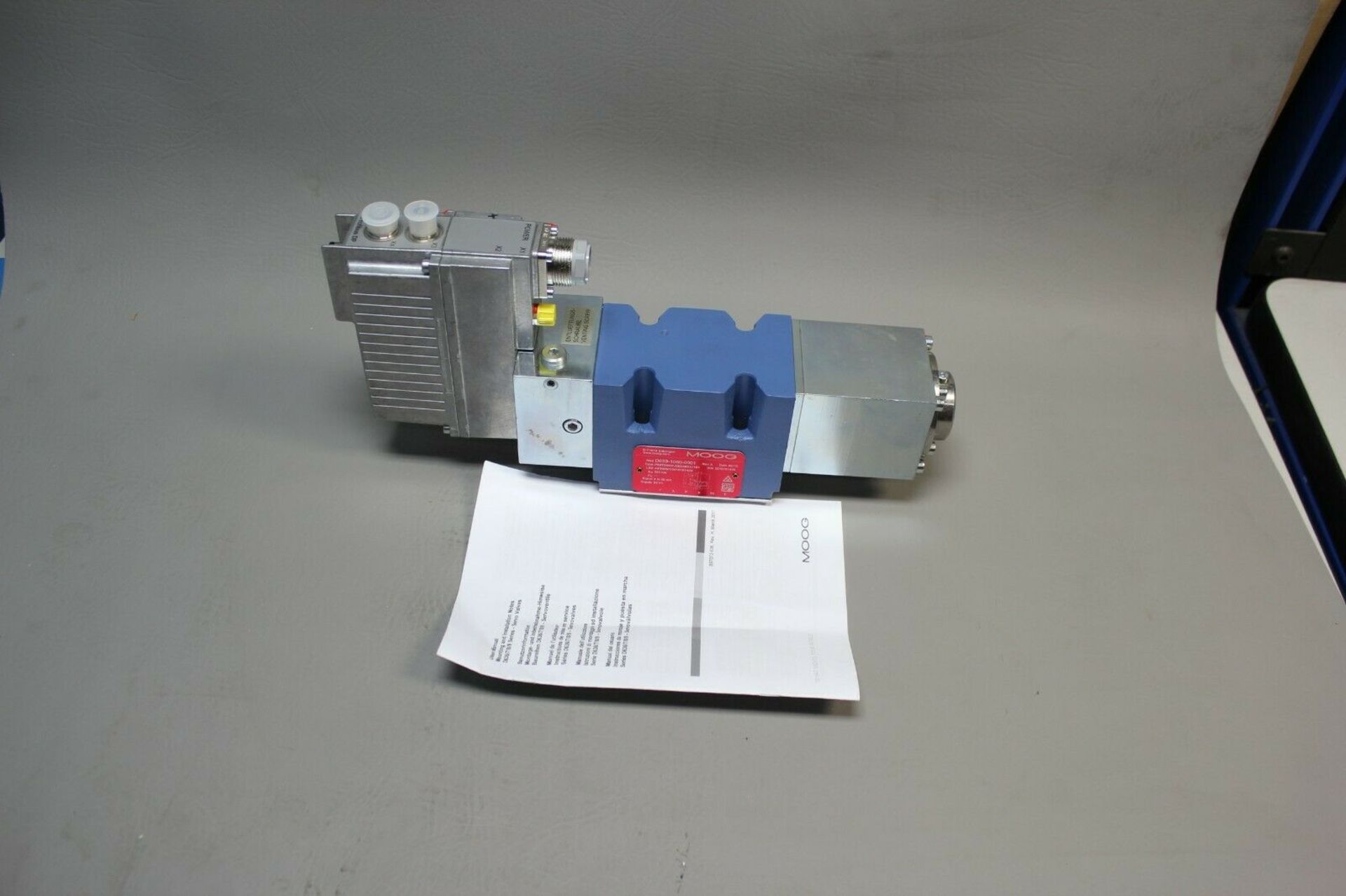 NEW MOOG DIGITAL CONTROL HYDRAULIC SERVO VALVE WITH PROFIBUS - Image 3 of 12