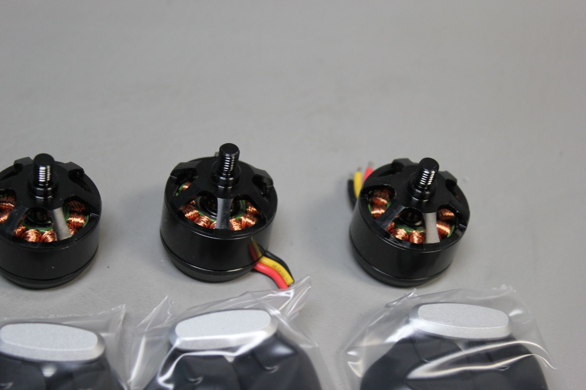 4 NEW T-MOTOR DRONE QUADCOPTER BRUSHLESS MOTORS & PROPELLERS - Image 3 of 12