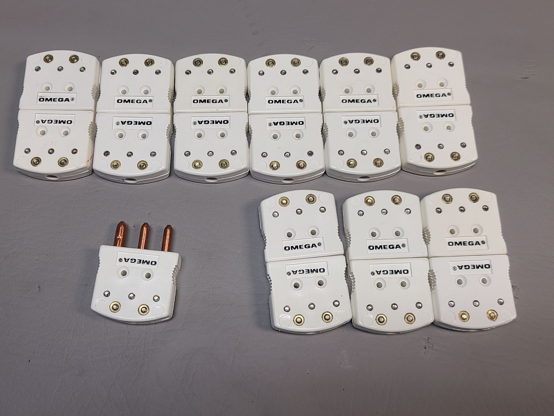 LOT OF THERMOCOUPLE CONNECTORS