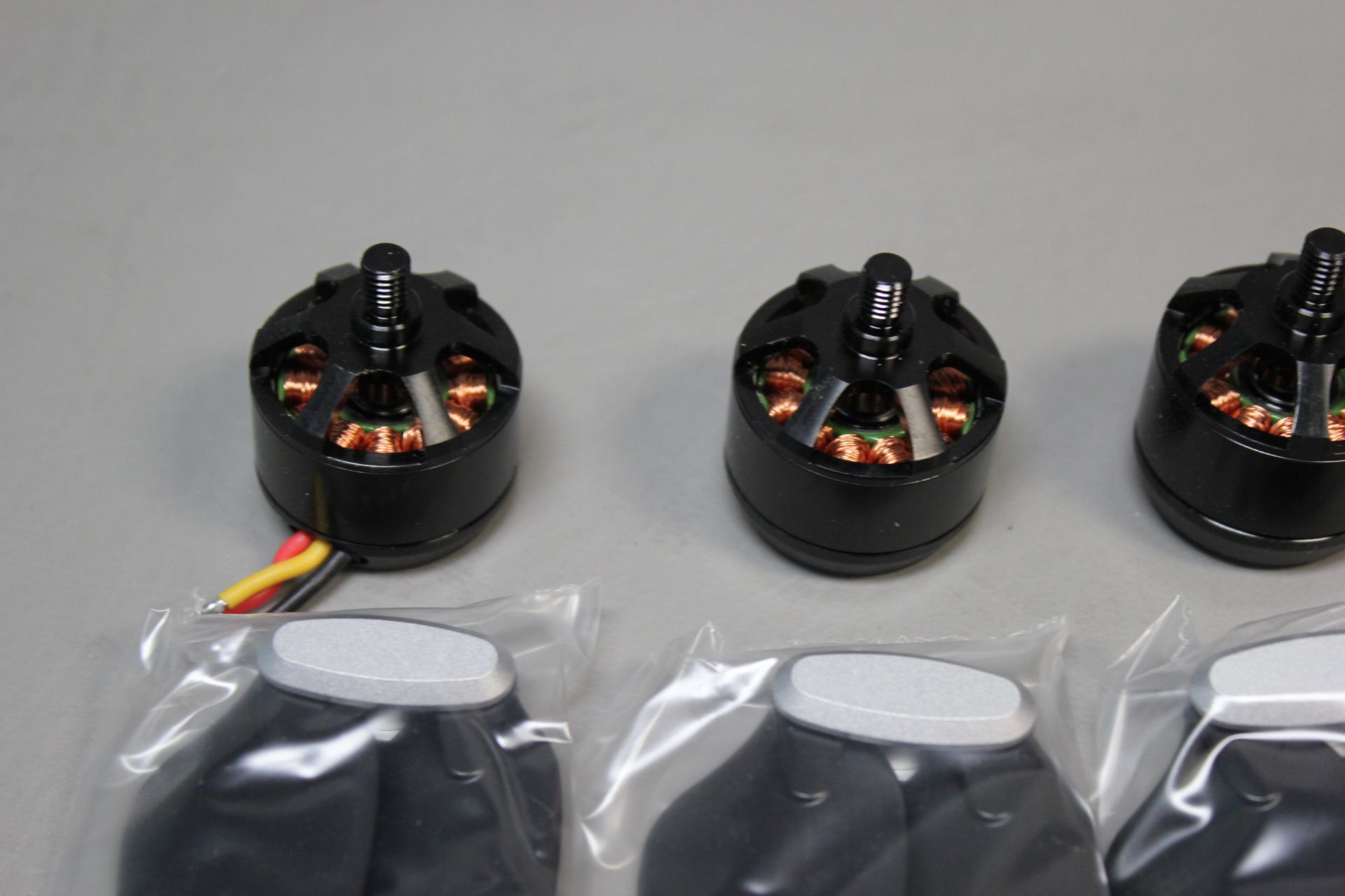 4 NEW T-MOTOR DRONE QUADCOPTER BRUSHLESS MOTORS & PROPELLERS - Image 2 of 12