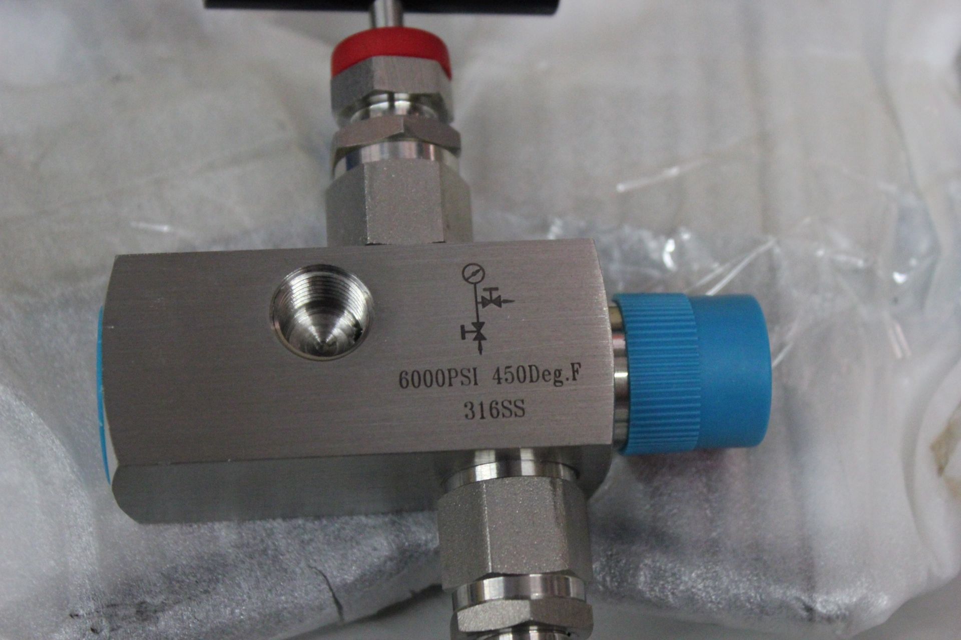 LOT OF NEW SS HIGH PRESSURE BLOCK & BLEED VALVES - Image 3 of 8