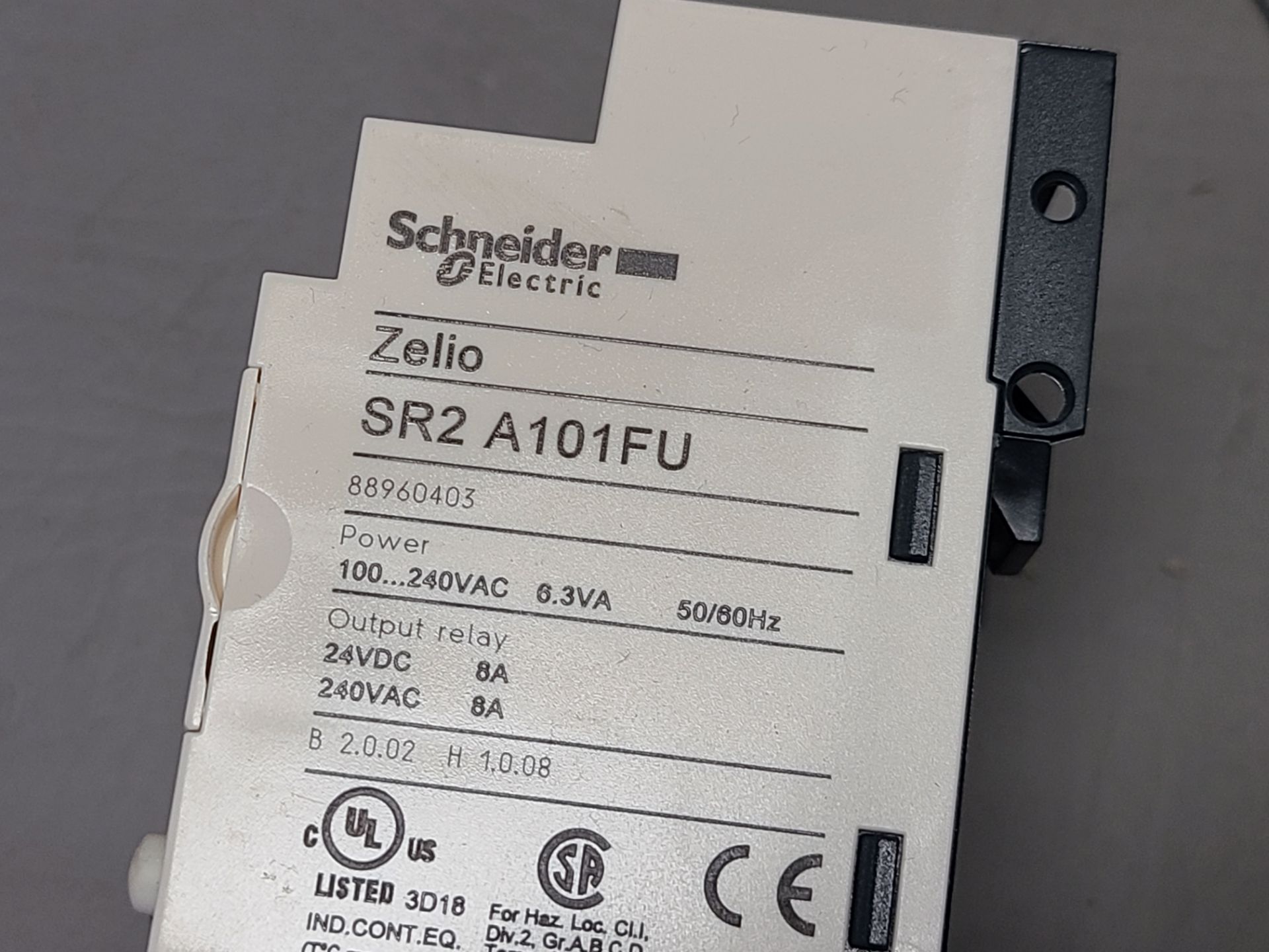 NEW SCHNEIDER ELECTRIC ZELIO SMART RELAY - Image 5 of 5