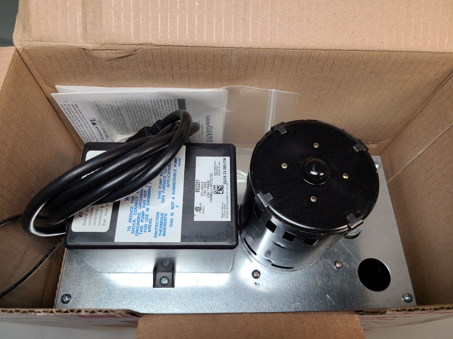 NEW LITTLE GIANT CONDENSATE REMOVAL PUMP - Image 4 of 7