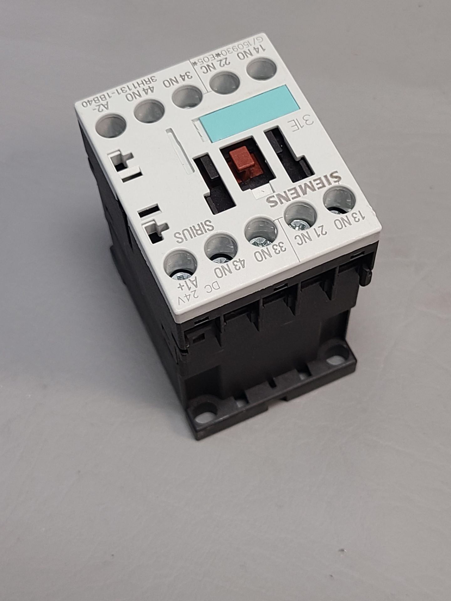 UNUSED SIEMENS CONTACTOR - Image 2 of 3