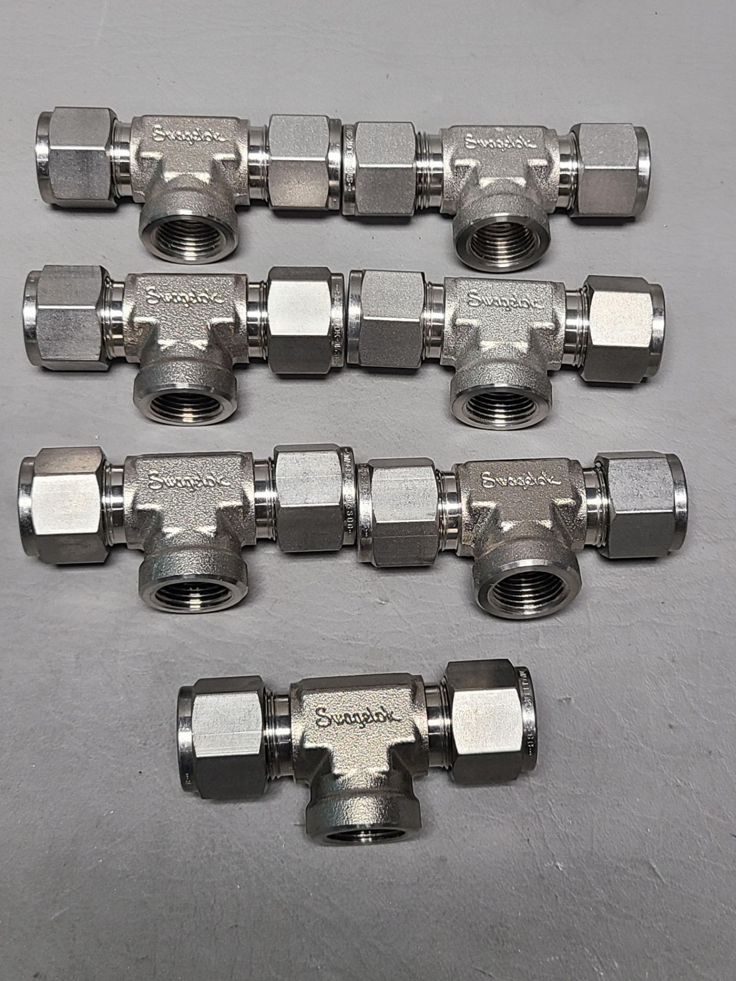 LOT OF UNUSED SWAGELOK FITTINGS