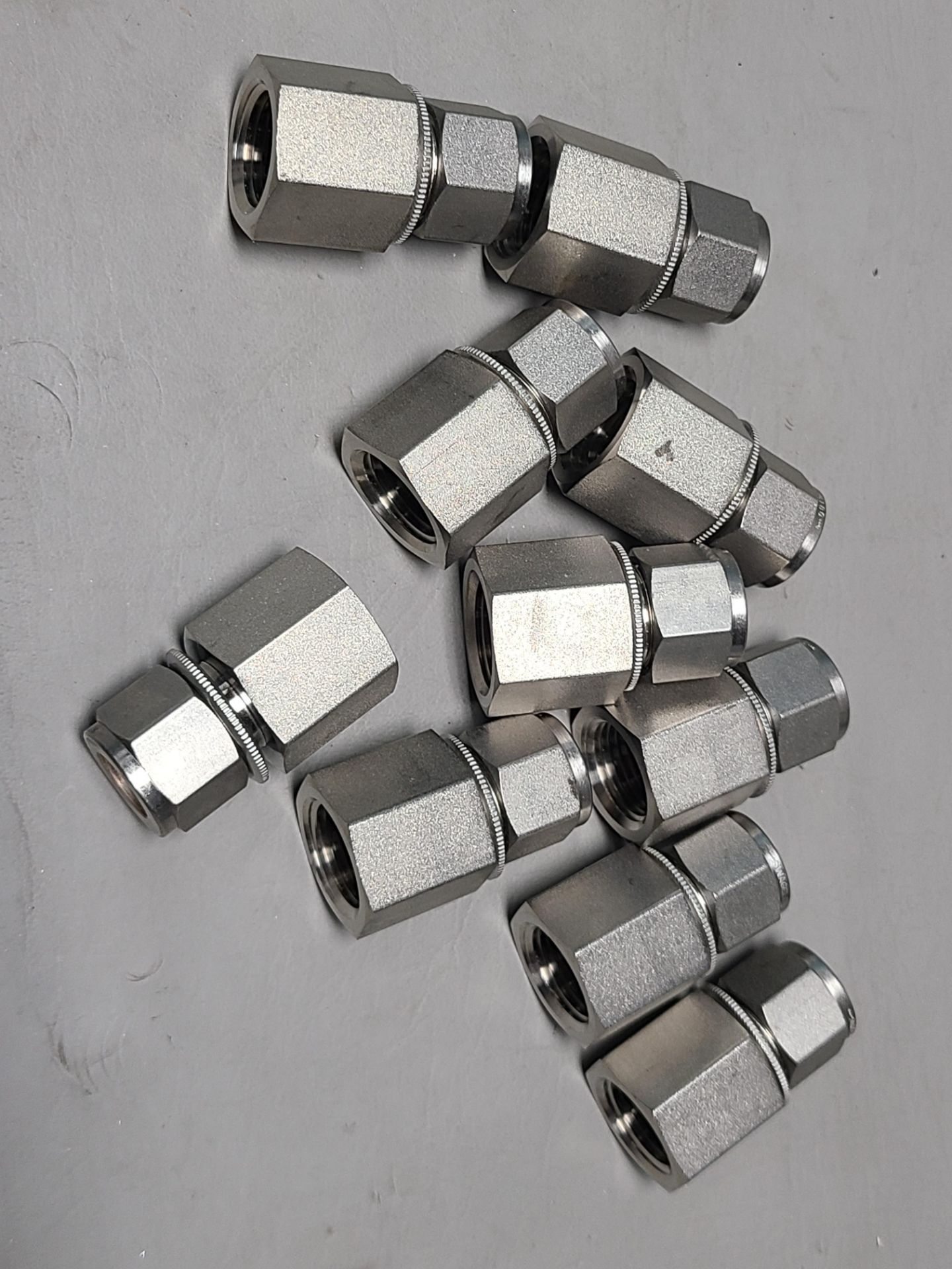 LOT OF SWAGELOK STAINLESS STEEL FITTINGS - Image 2 of 5