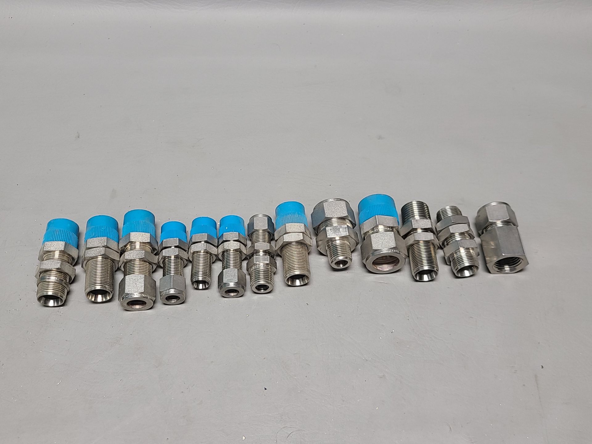 LOT OF SWAGELOK STAINLESS STEEL FITTINGS