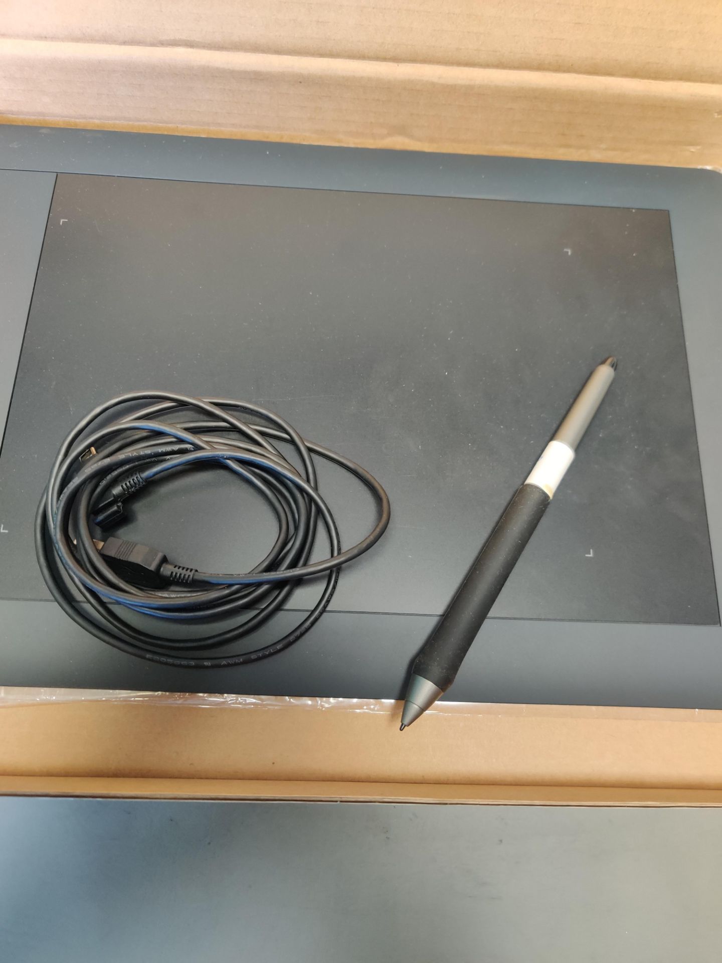 WACOM INTUOS PEN TABLET IN BOX - Image 2 of 5