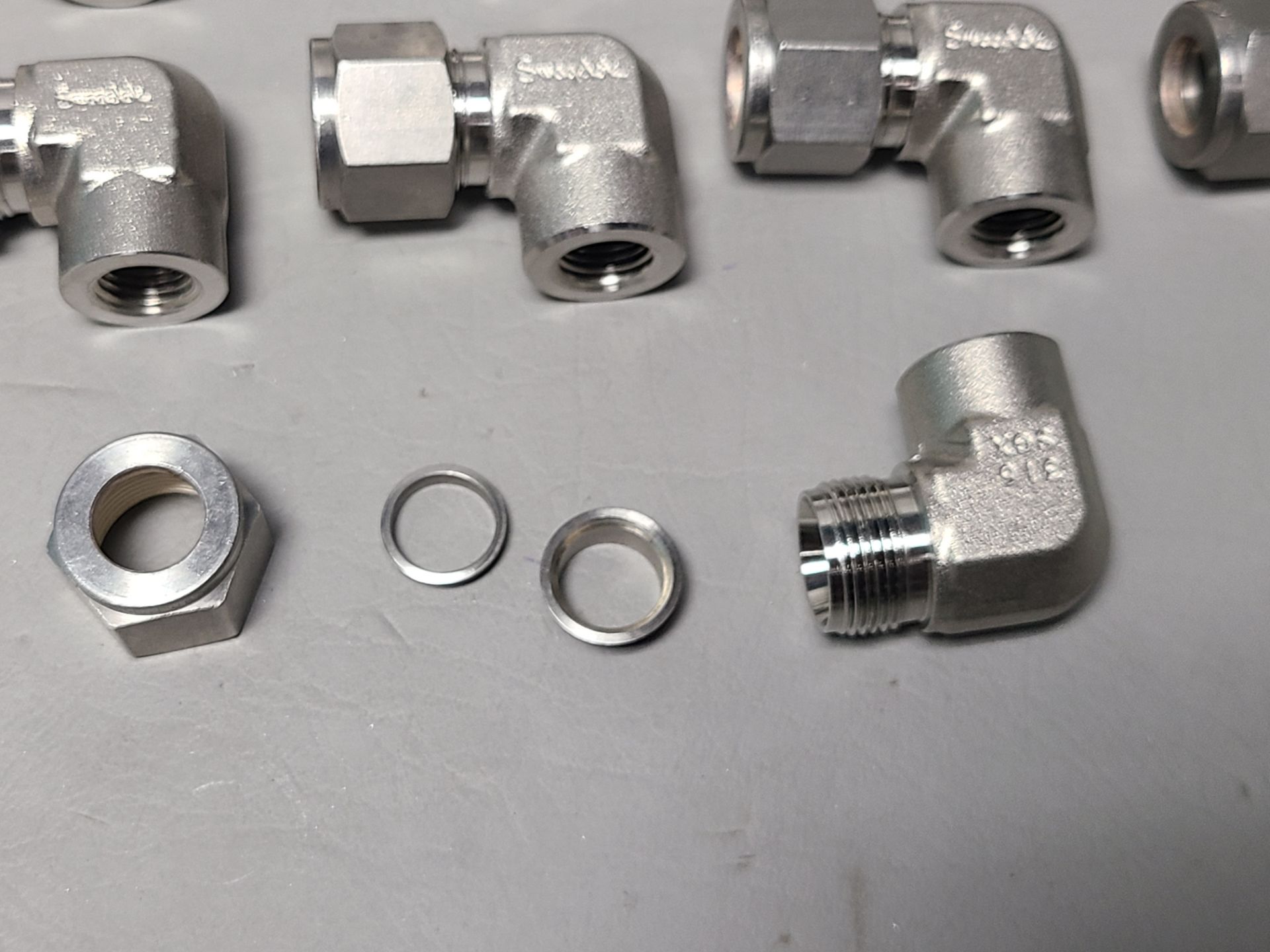 LOT OF UNUSED SWAGELOK FITTINGS - Image 2 of 3