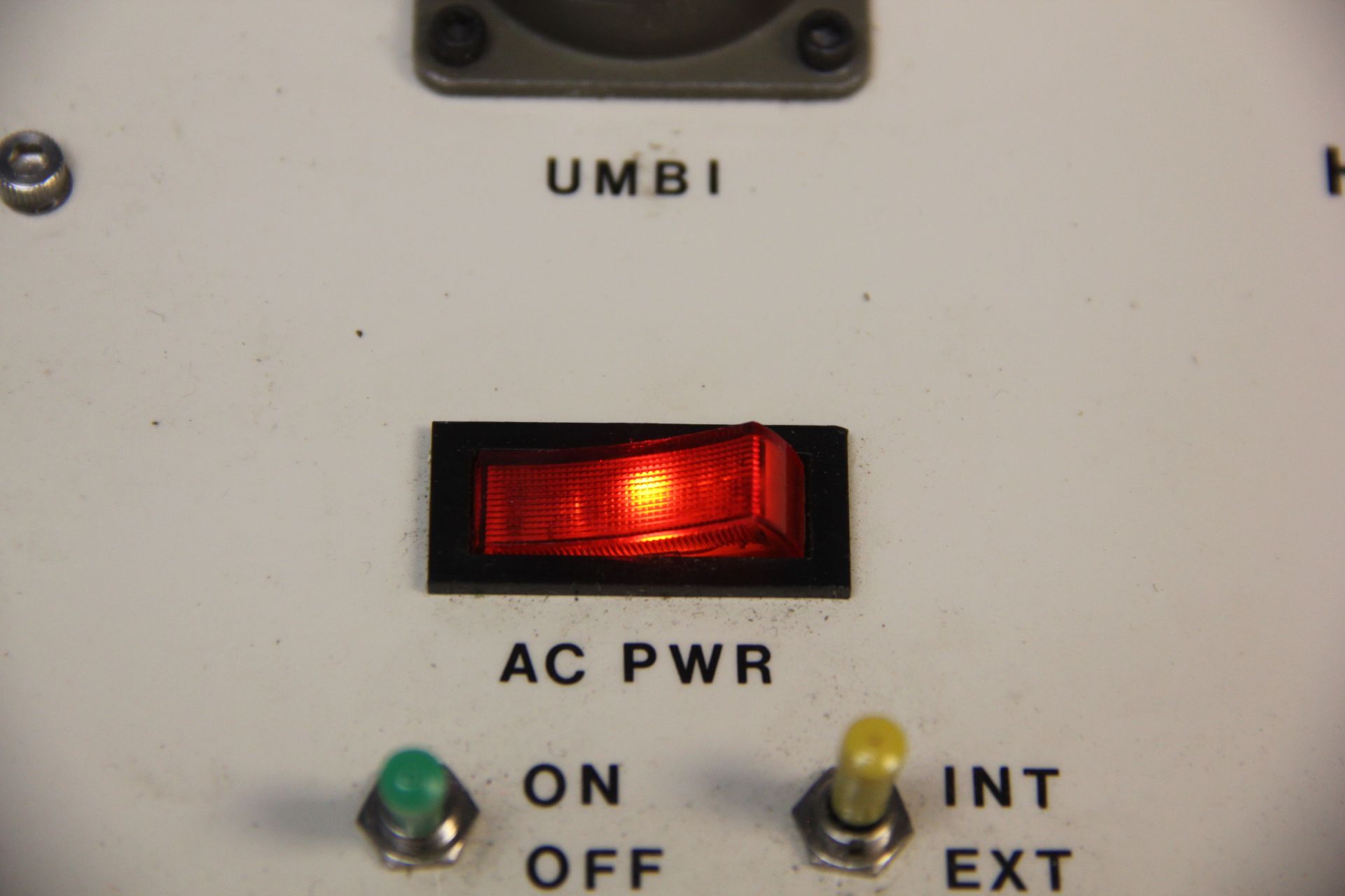 HIGH RESOLUTION FAR UV SPECTROMETER - Image 2 of 3