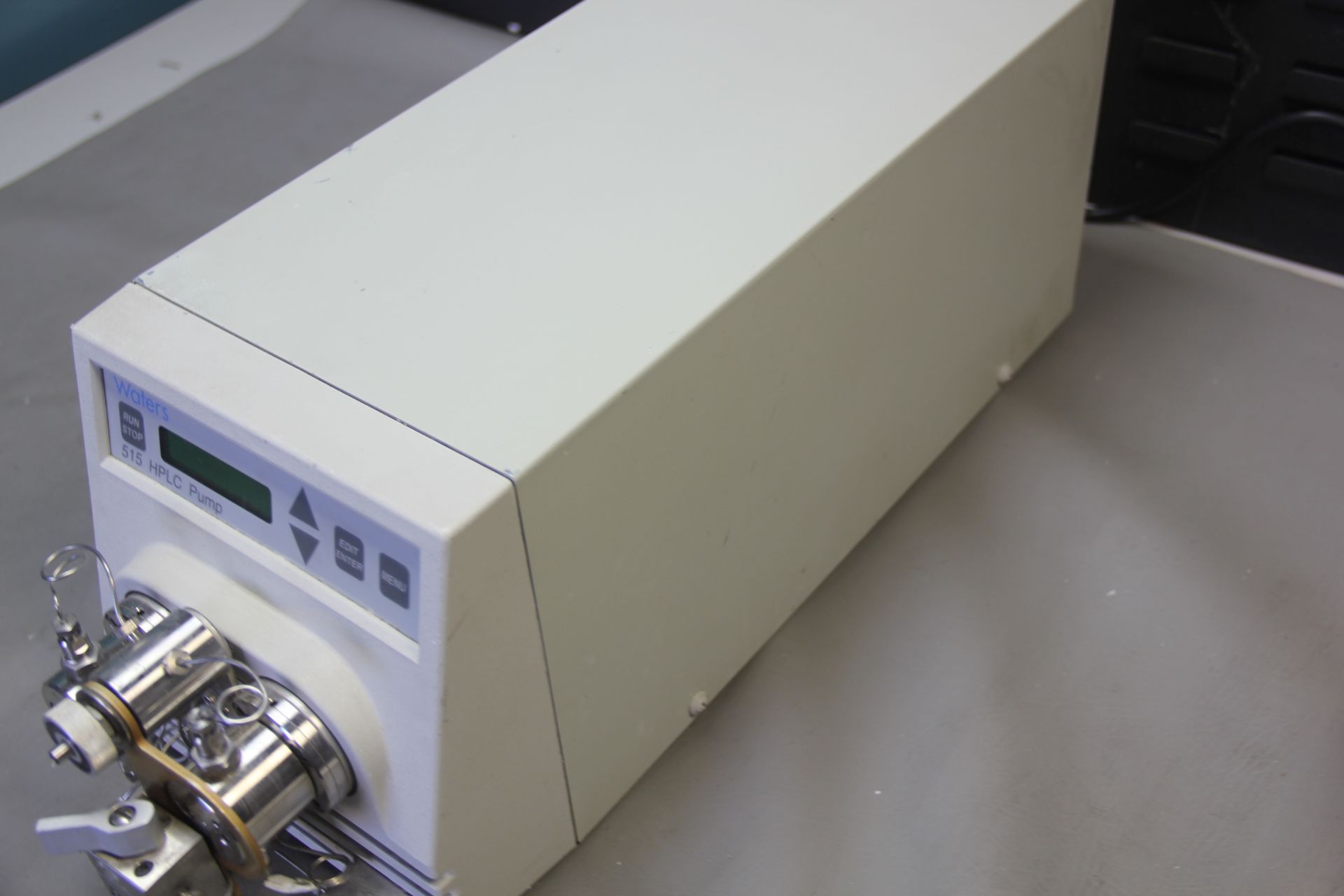 WATERS 515 HPLC PUMP - Image 6 of 10