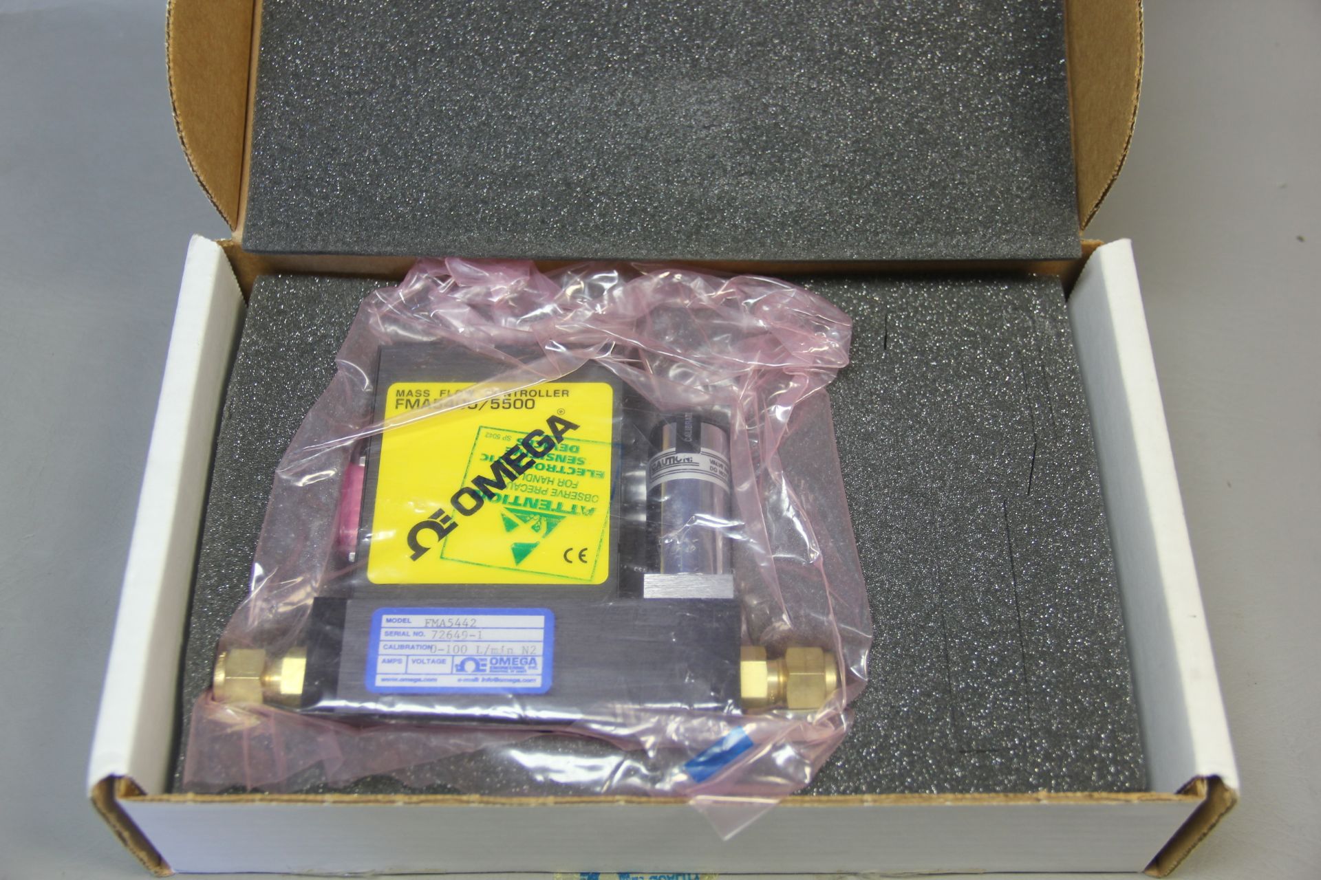 OMEGA MASS FLOW CONTROLLER IN BOX - Image 3 of 7