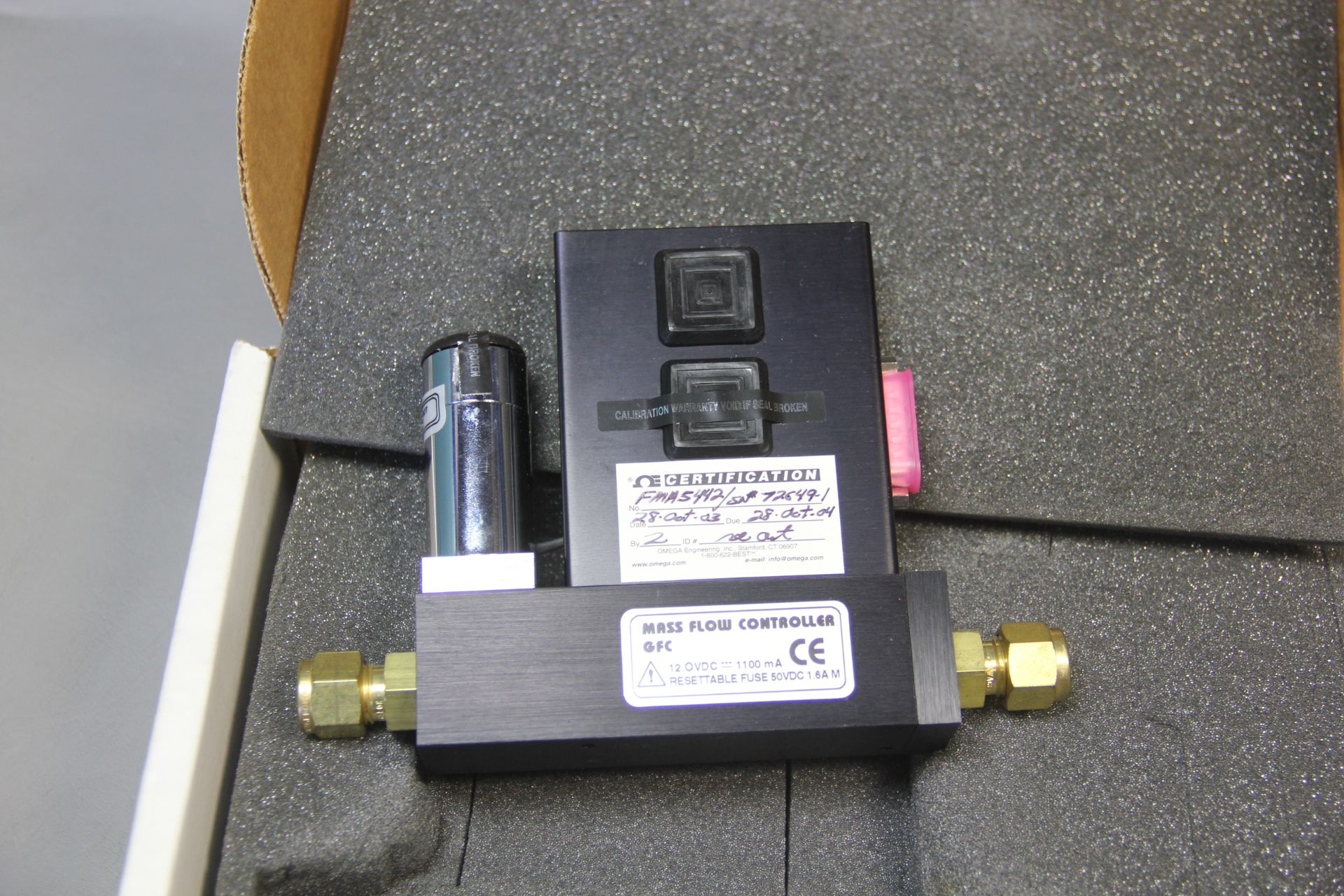 OMEGA MASS FLOW CONTROLLER IN BOX - Image 6 of 7