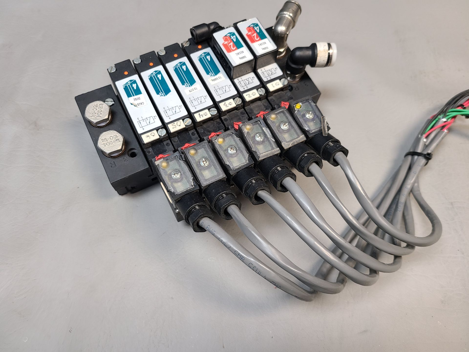 BURKERT 6 PORT SOLENOID VALVE BANK - Image 4 of 6