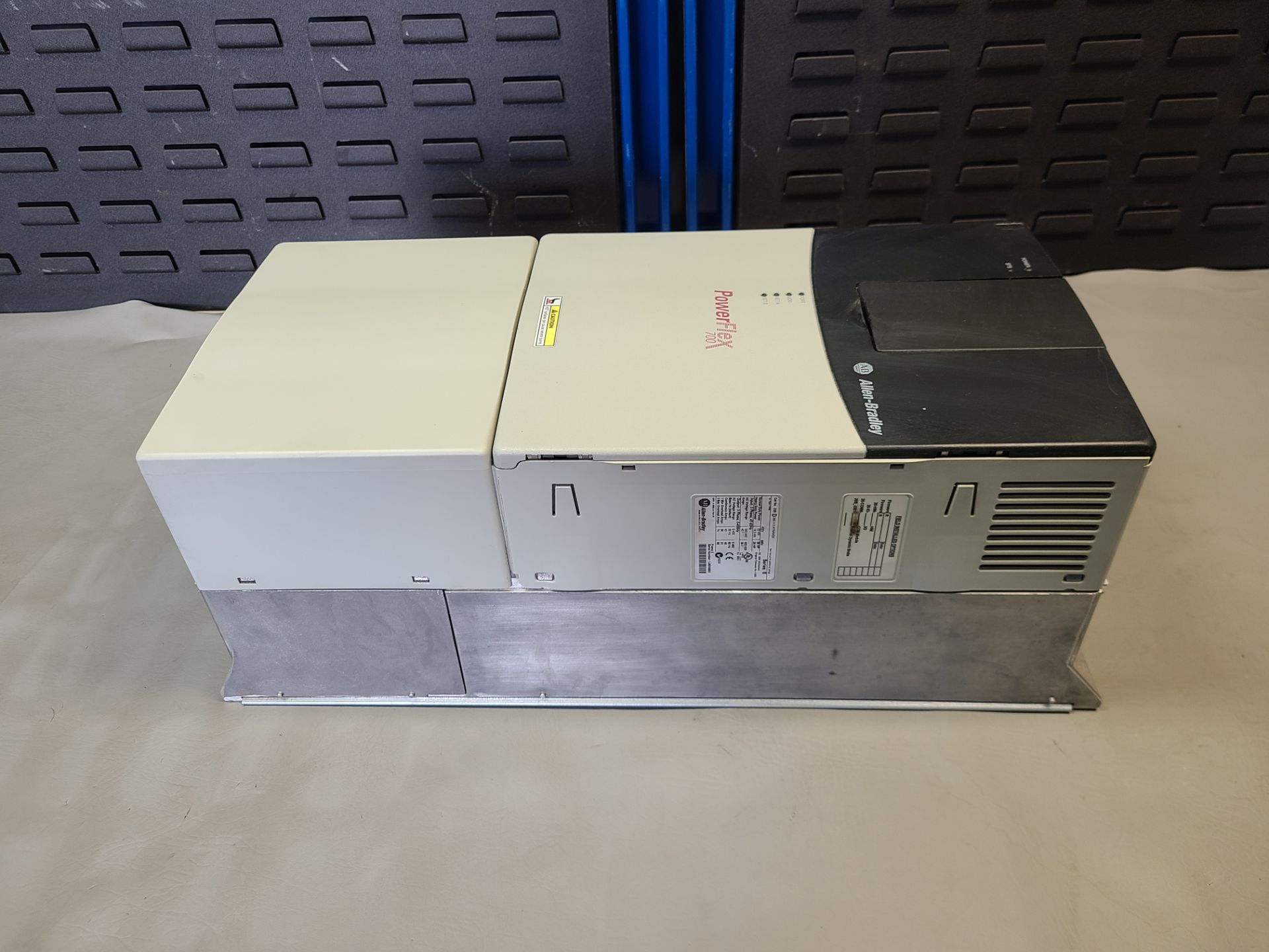 ALLEN BRADLEY POWERFLEX 700 30HP AC DRIVE