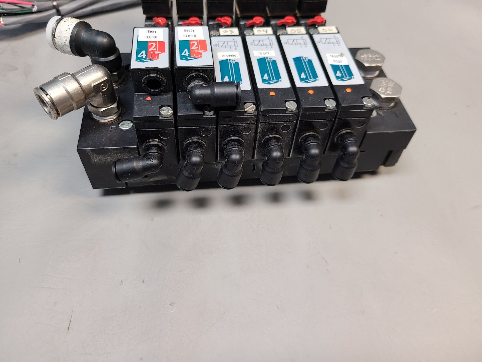 BURKERT 6 PORT SOLENOID VALVE BANK - Image 3 of 6