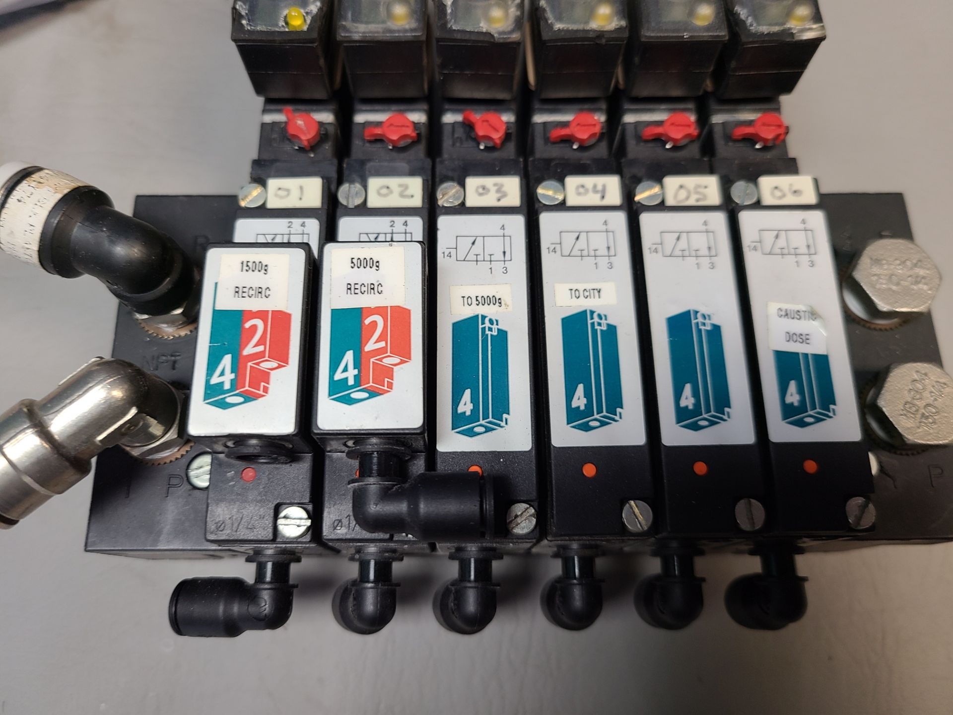 BURKERT 6 PORT SOLENOID VALVE BANK - Image 2 of 6