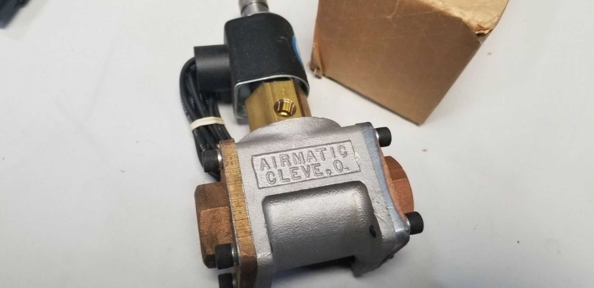 NEW AIRMATIC S-8 SOLENOID VALVE - Image 3 of 9