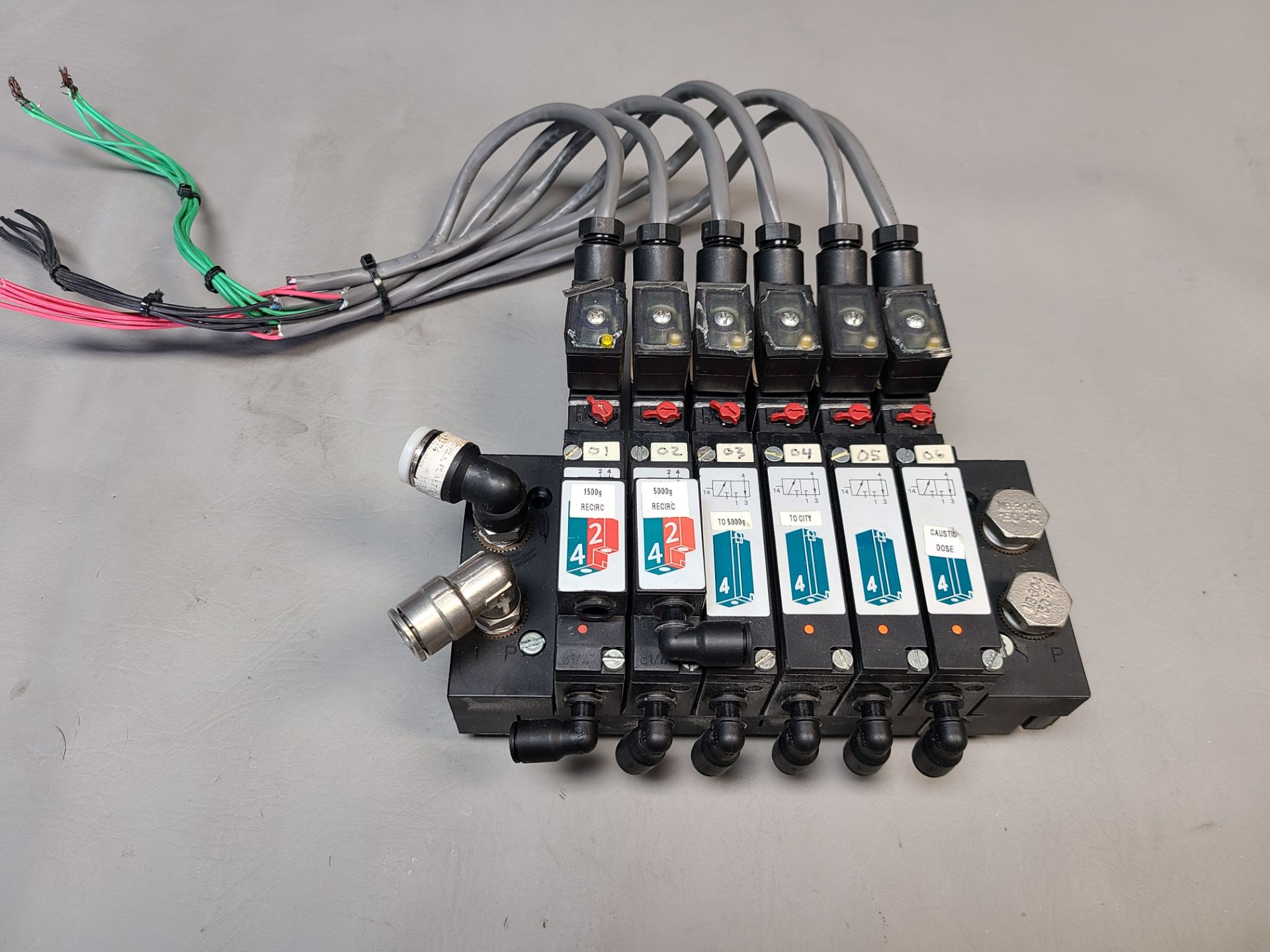 BURKERT 6 PORT SOLENOID VALVE BANK