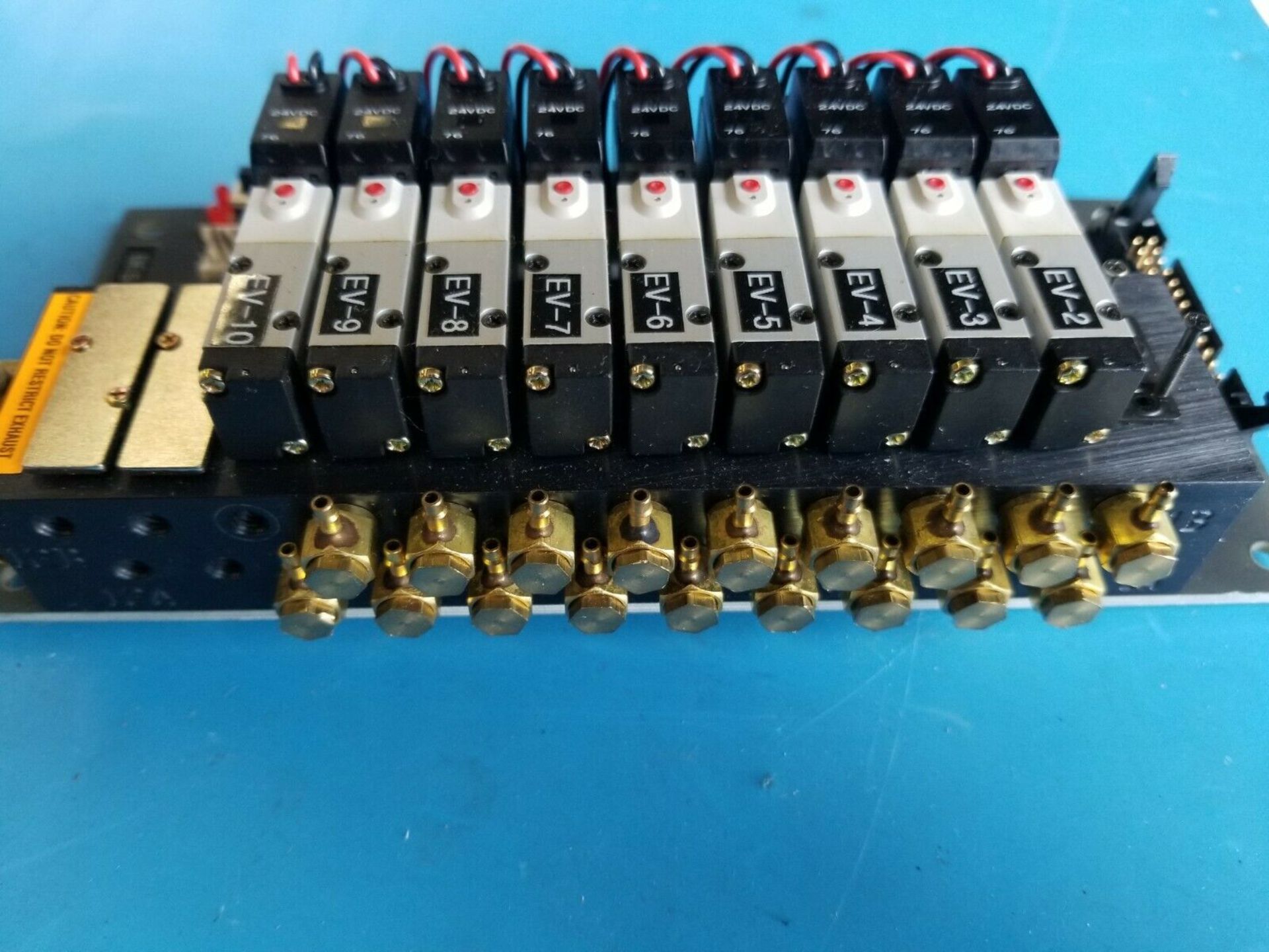 NEW BAY PNEUMATIC PCB MANIFOLD WITH 9 HUMPHREY SOLENOID VALVES - Image 4 of 4