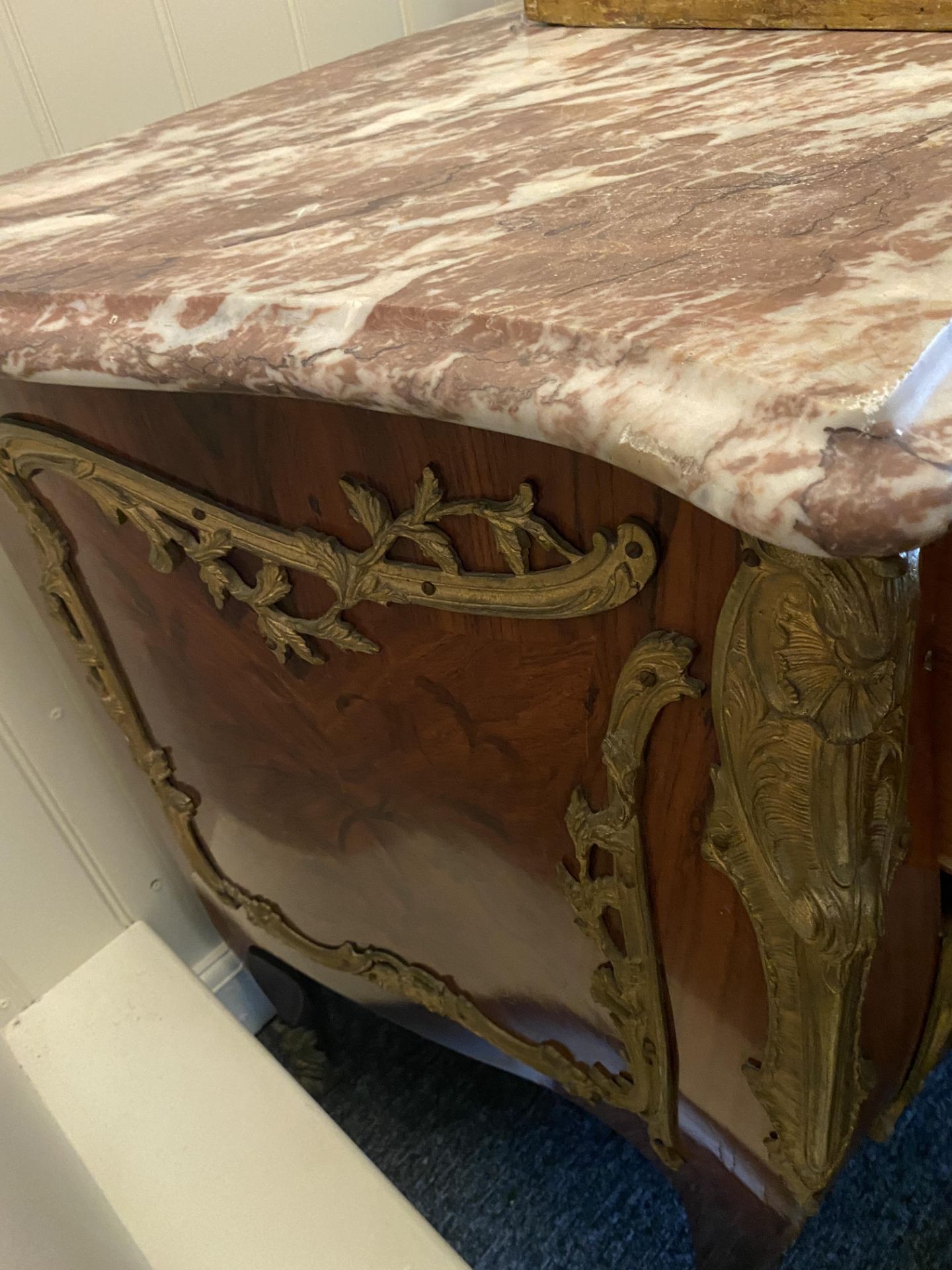 A 20th century Louis XV style rosewood marquetry bombé commode - Image 8 of 9