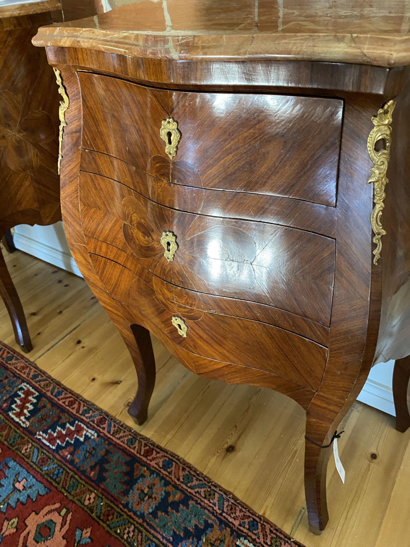 A pair of 19th century Italian kingwood and gilt bronze mounted commodes - Image 13 of 13