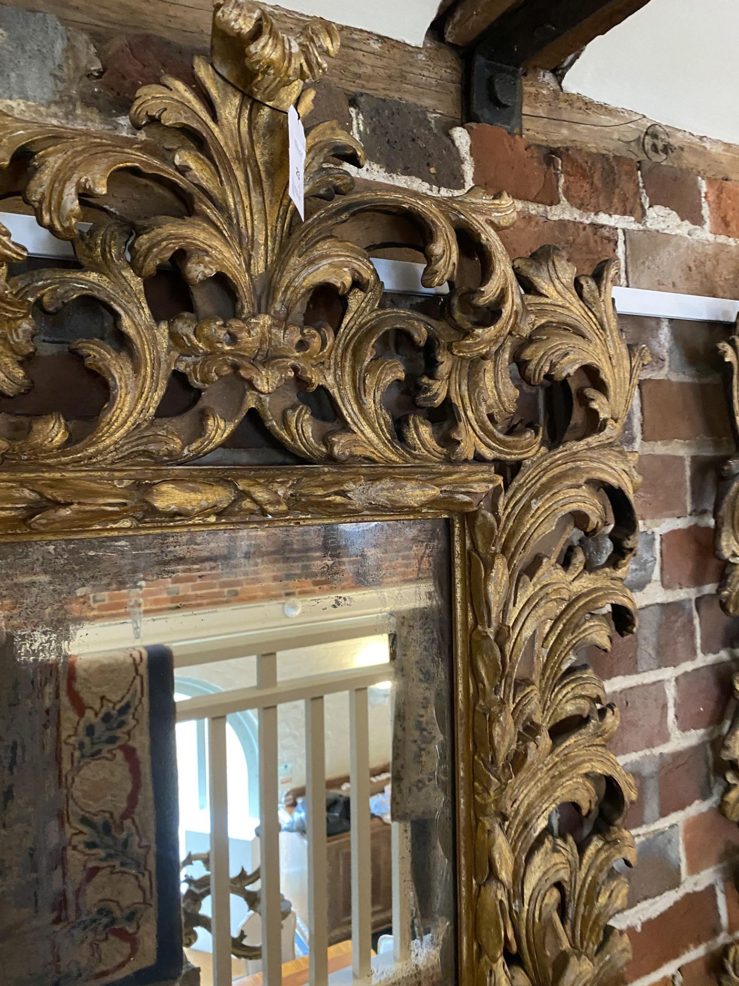 A pair of 17th century style Florentine carved gilt wood mirrors - Image 23 of 26