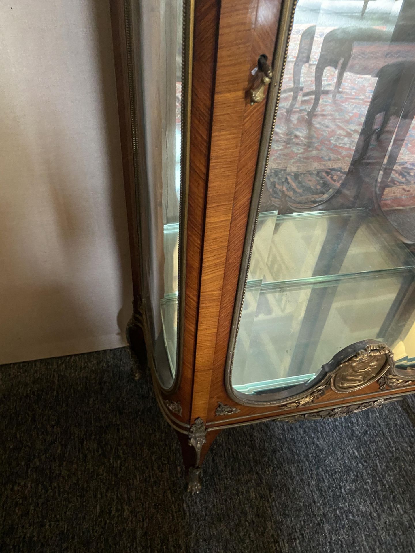 A 19th century French kingwood and gilt bronze mounted display cabinet - Image 8 of 15