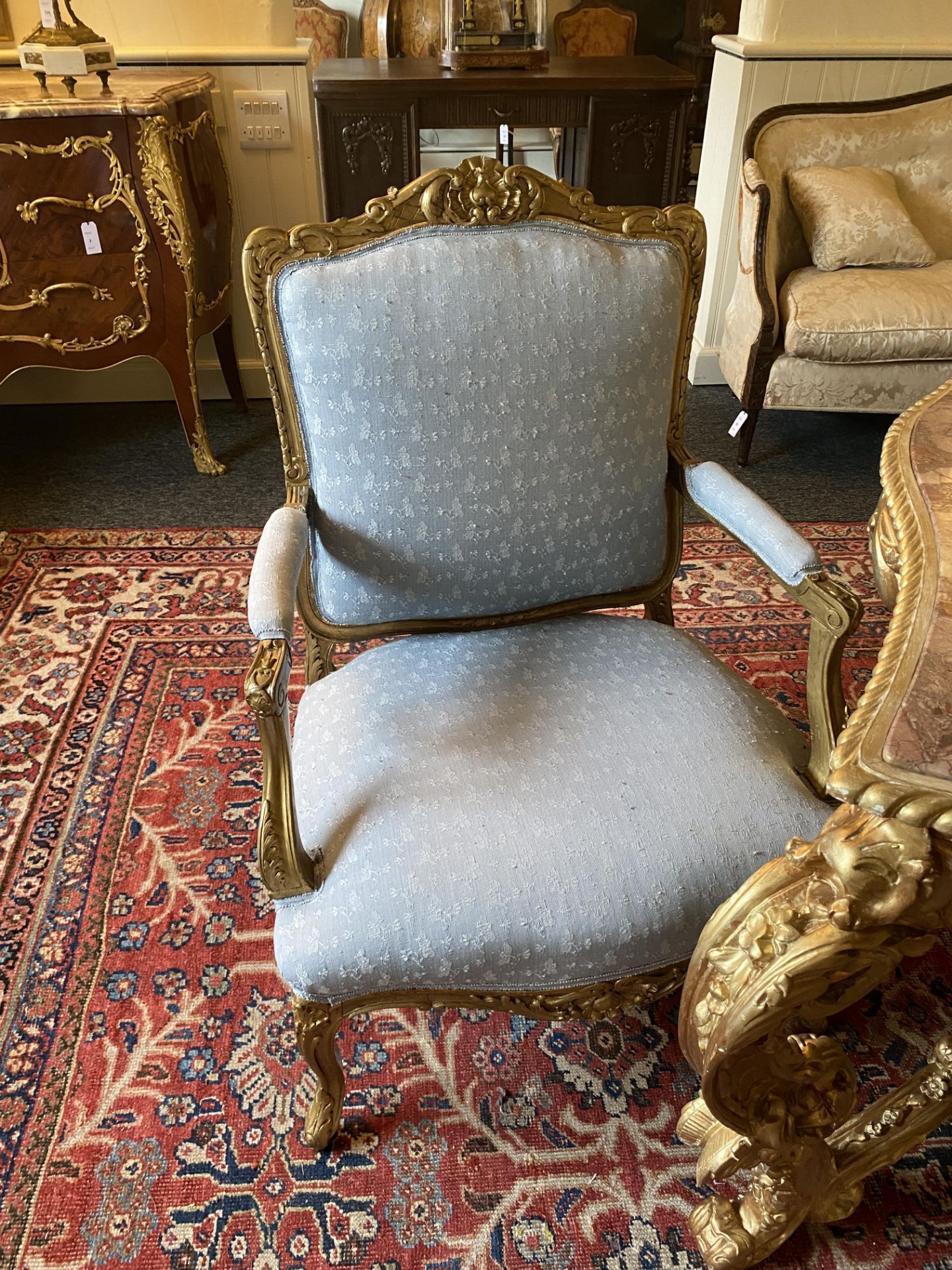 A pair of 20th century Louis XV style giltwood fauteuils - Image 7 of 11