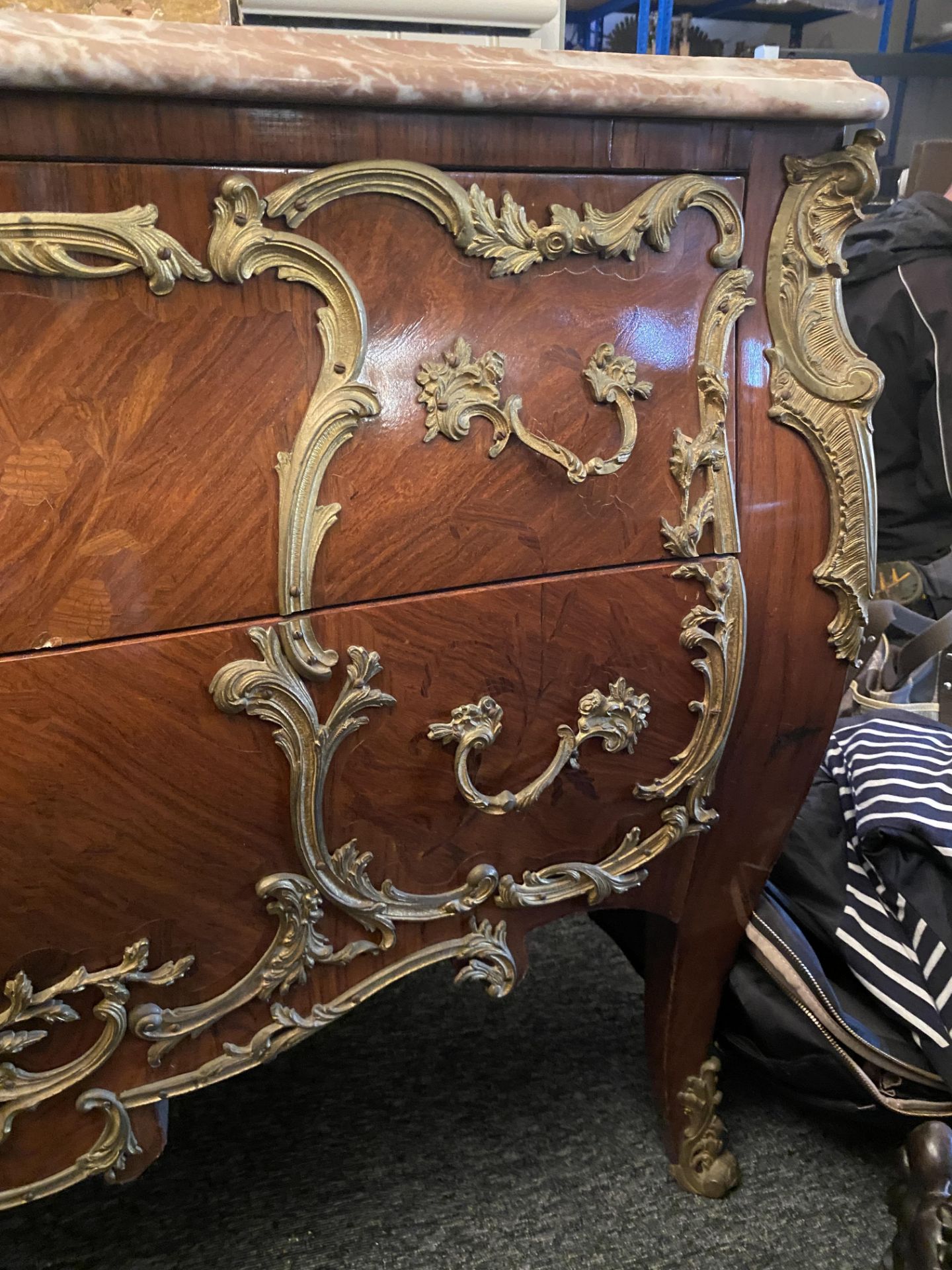 A 20th century Louis XV style rosewood marquetry bombé commode - Image 5 of 9