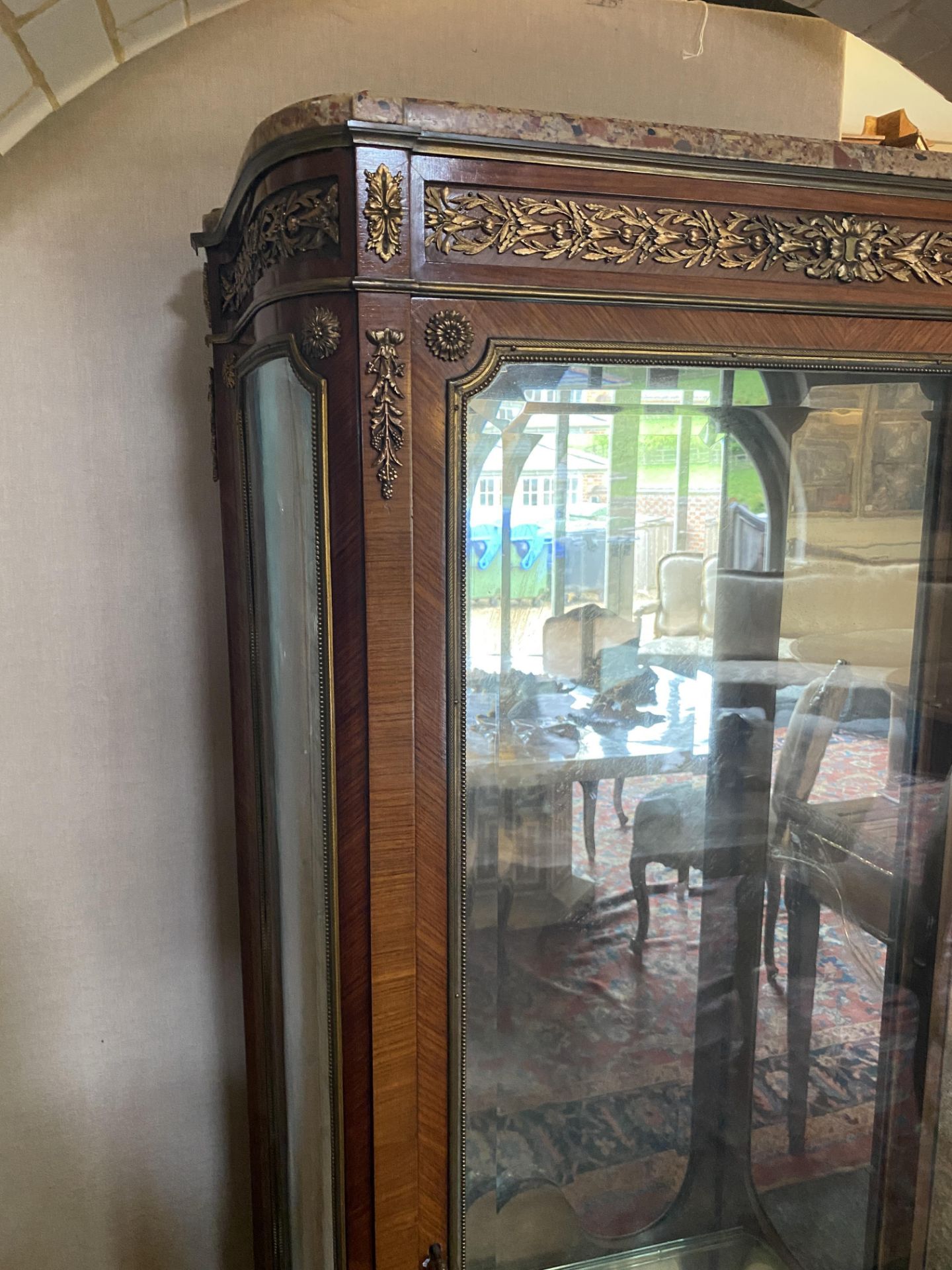 A 19th century French kingwood and gilt bronze mounted display cabinet - Image 7 of 15