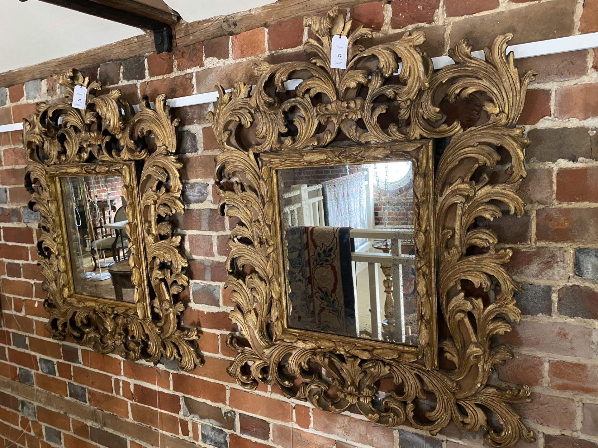 A pair of 17th century style Florentine carved gilt wood mirrors - Image 12 of 26