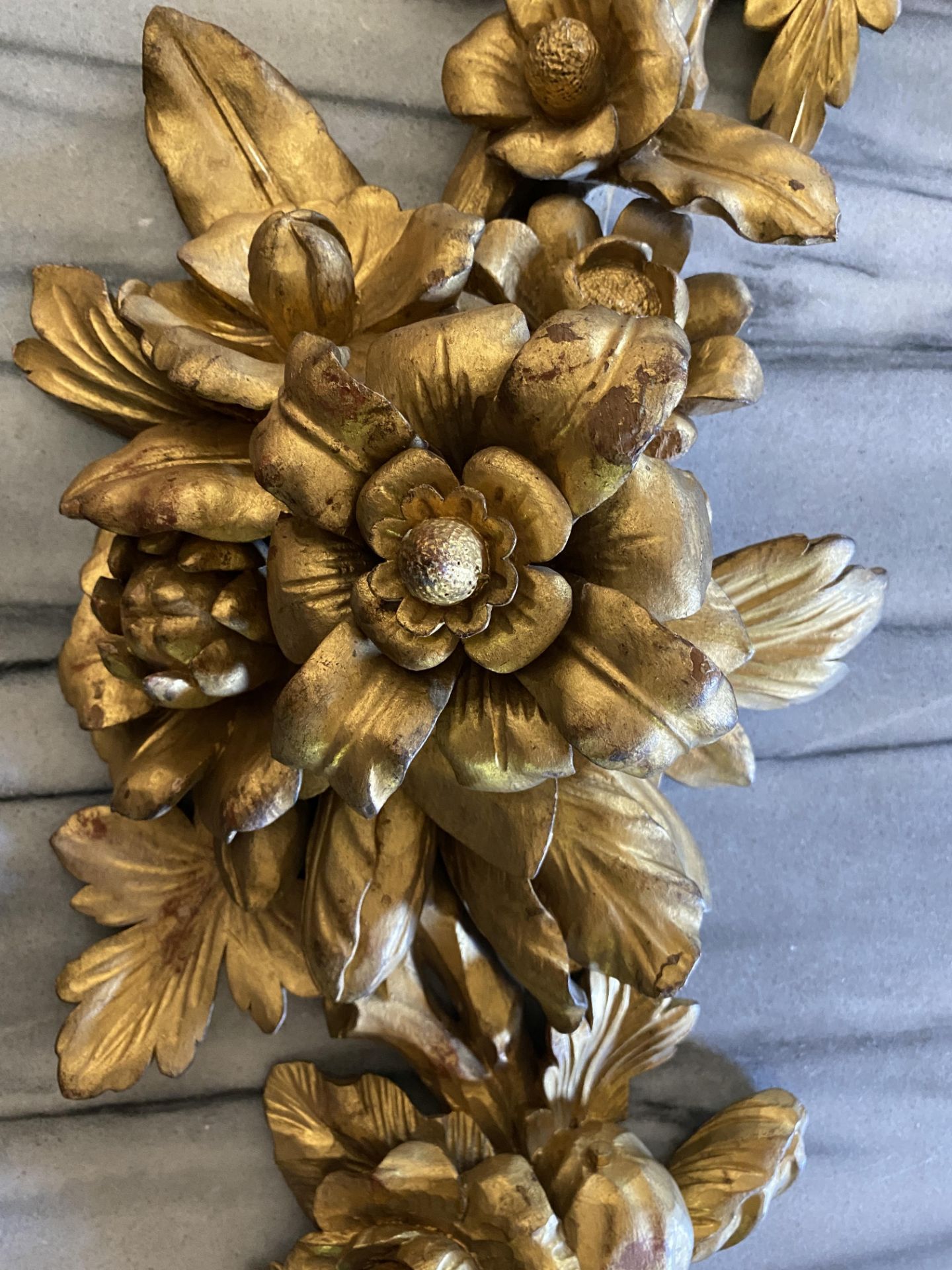 A collection of late 19th / early 20th century century giltwood carvings - Bild 2 aus 28