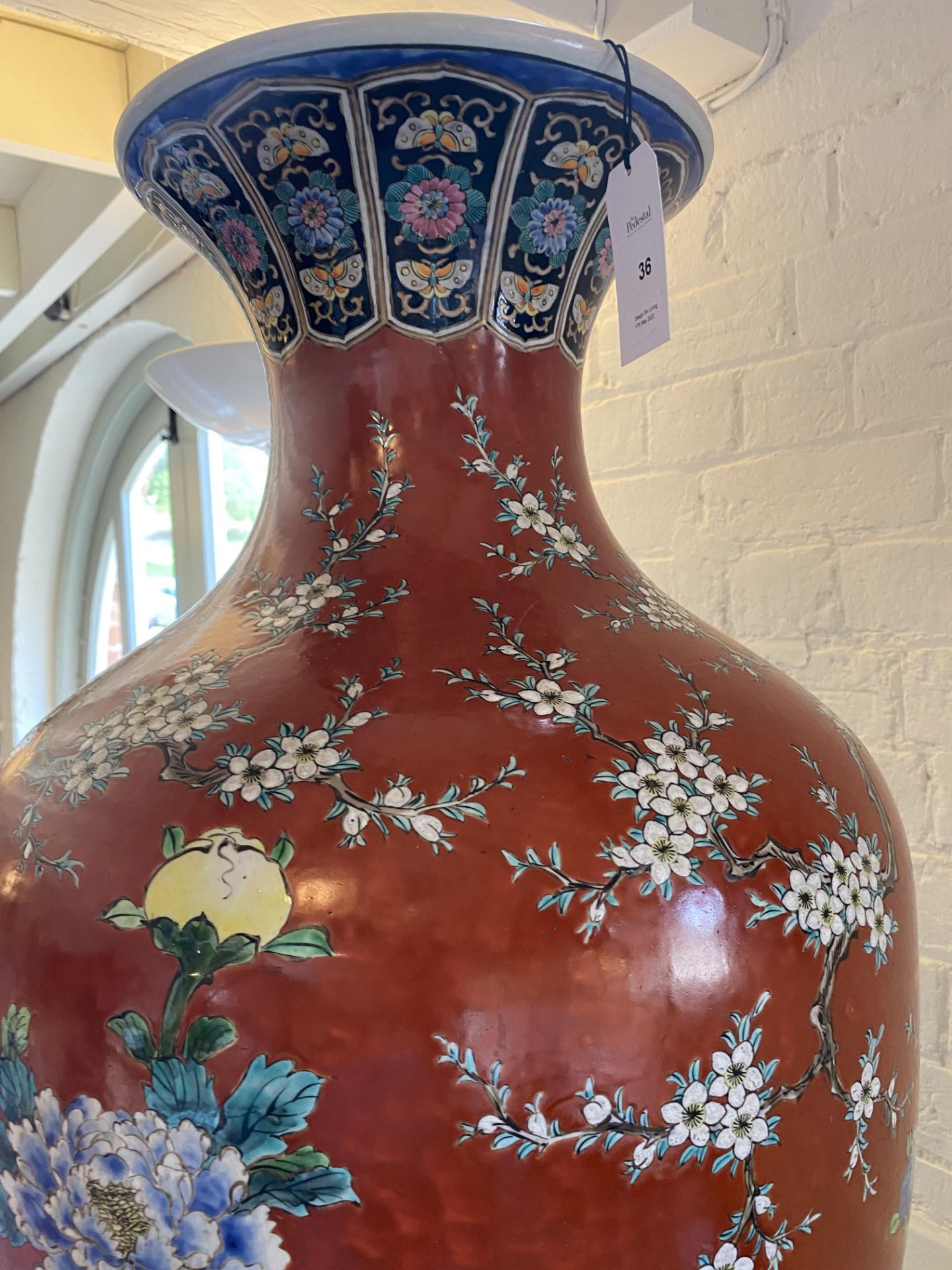 A large late 19th century Japanese tomato ground vase - Image 7 of 12