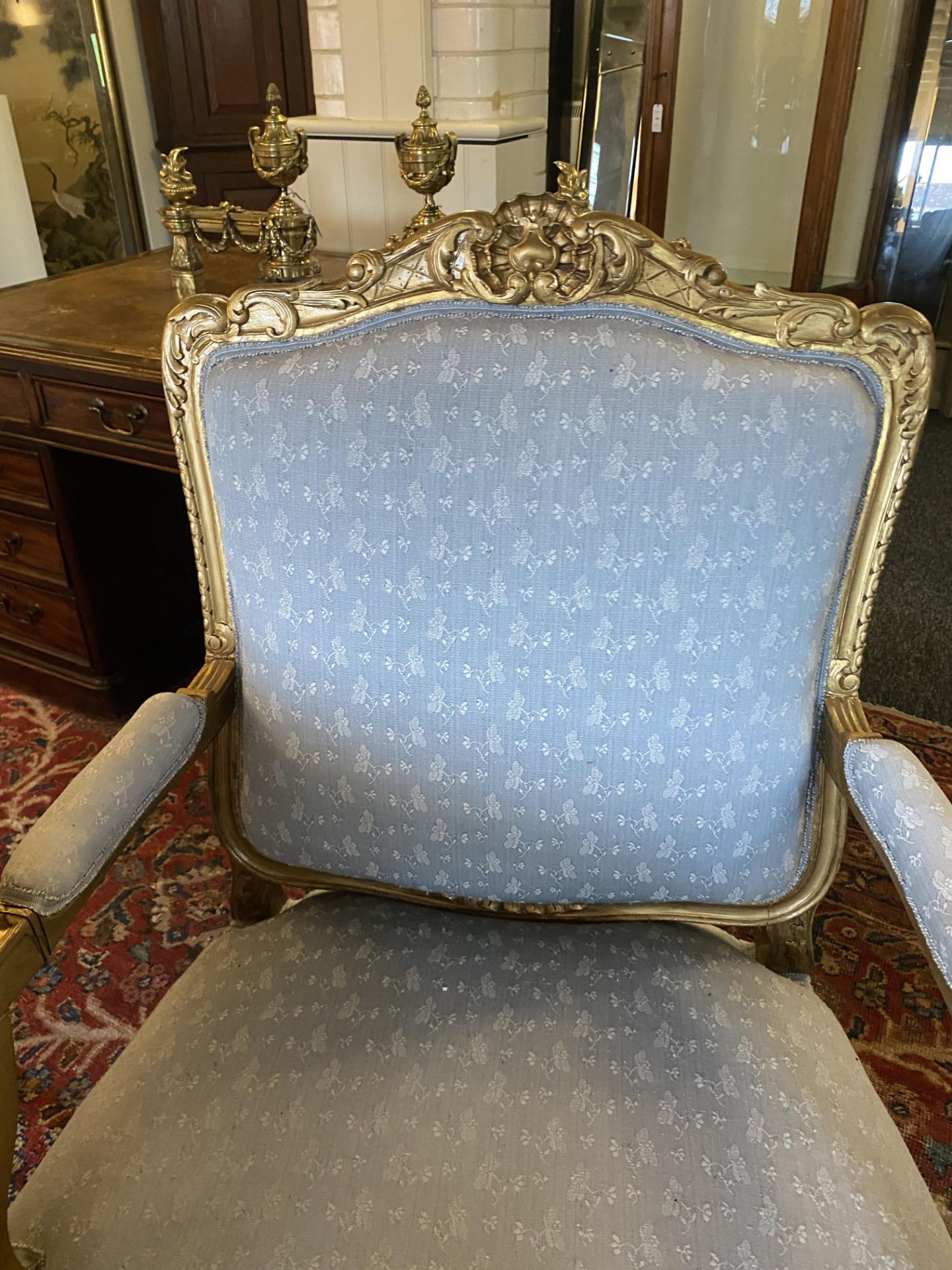 A pair of 20th century Louis XV style giltwood fauteuils - Image 3 of 11