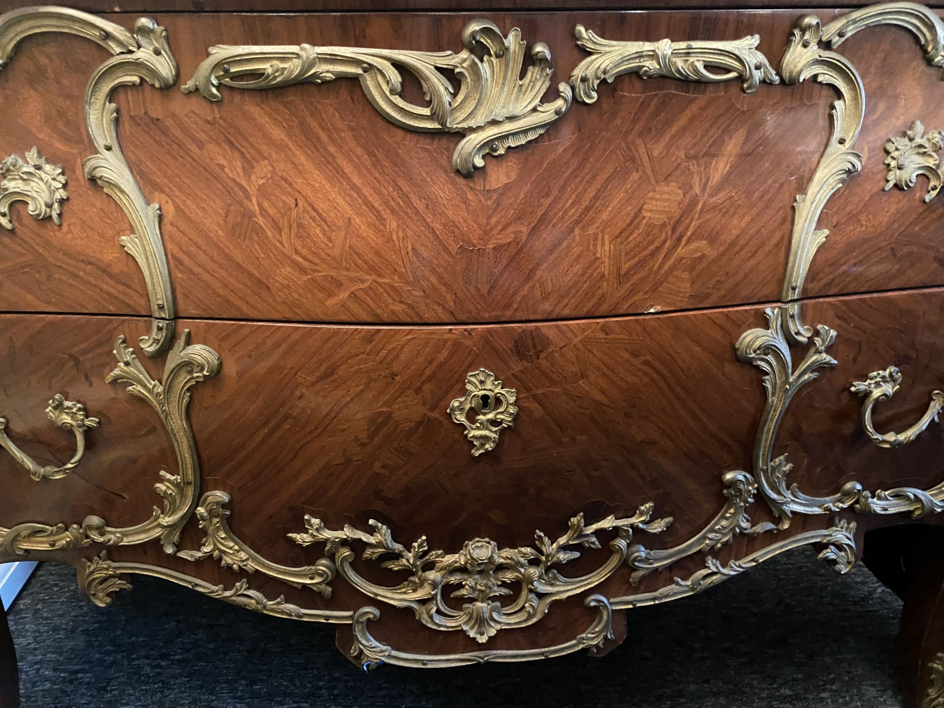 A 20th century Louis XV style rosewood marquetry bombé commode - Image 3 of 9