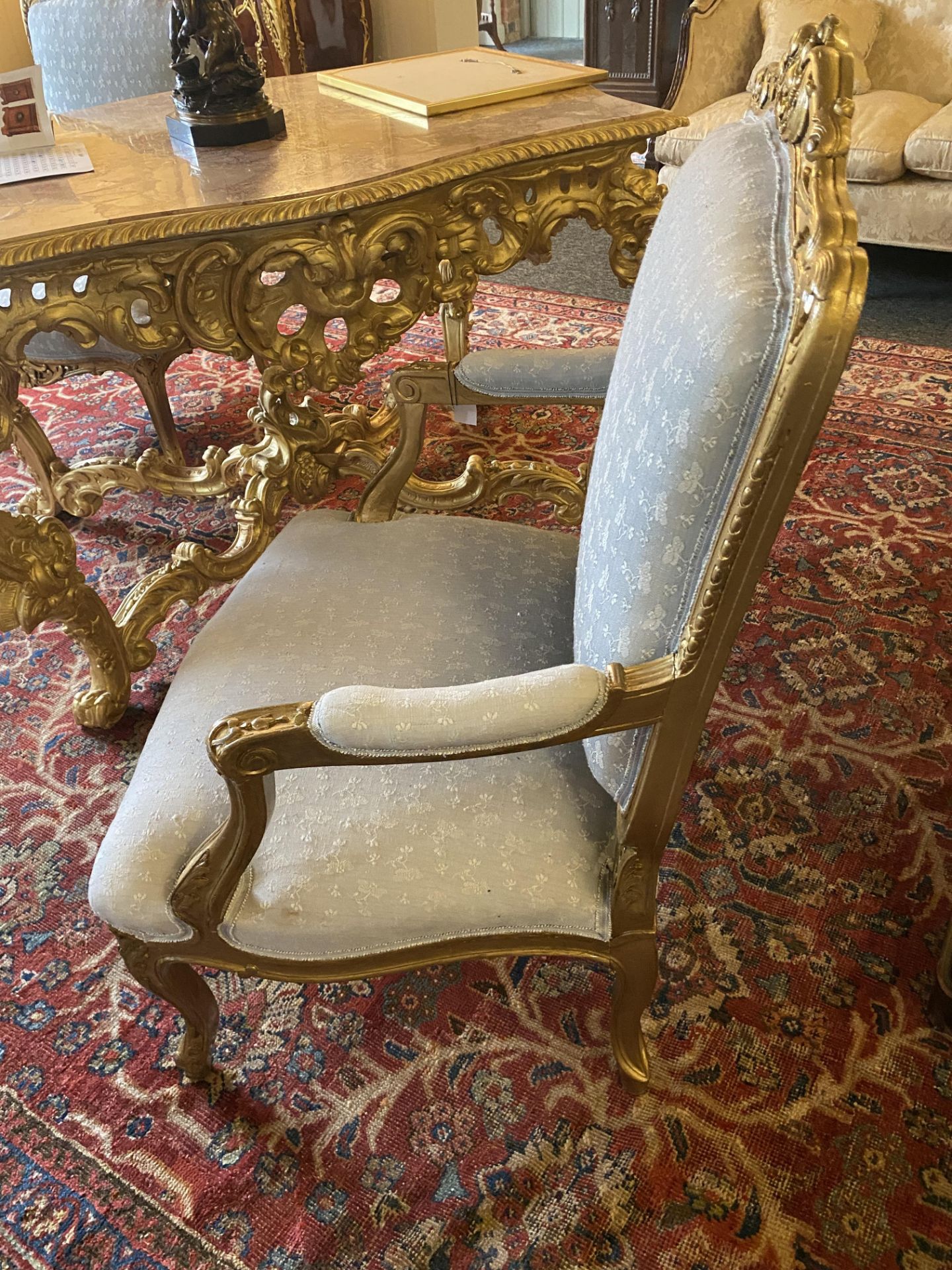 A pair of 20th century Louis XV style giltwood fauteuils - Image 4 of 11