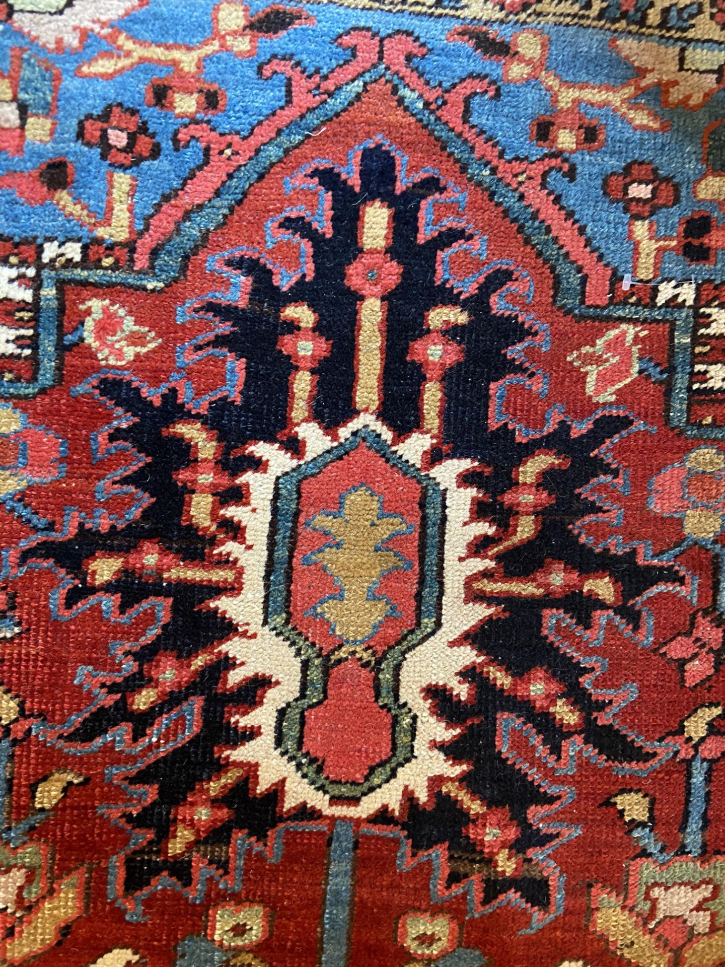 A Heriz Carpet, North West Persia, circa 1920 - Bild 8 aus 13