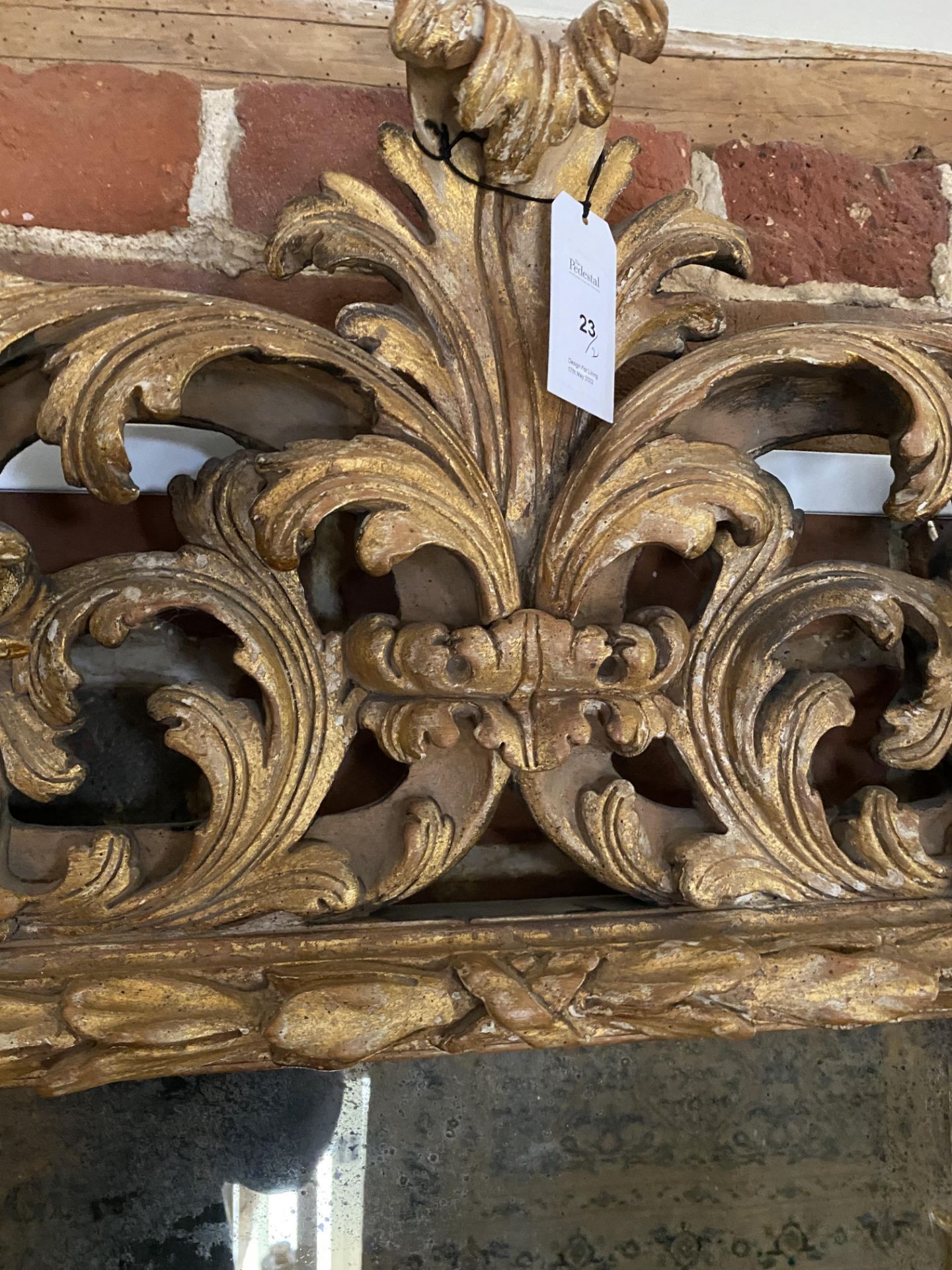 A pair of 17th century style Florentine carved gilt wood mirrors - Image 8 of 26