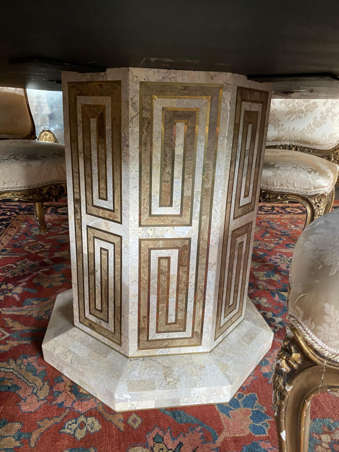 An octagonal marble veneered centre table - Bild 11 aus 12