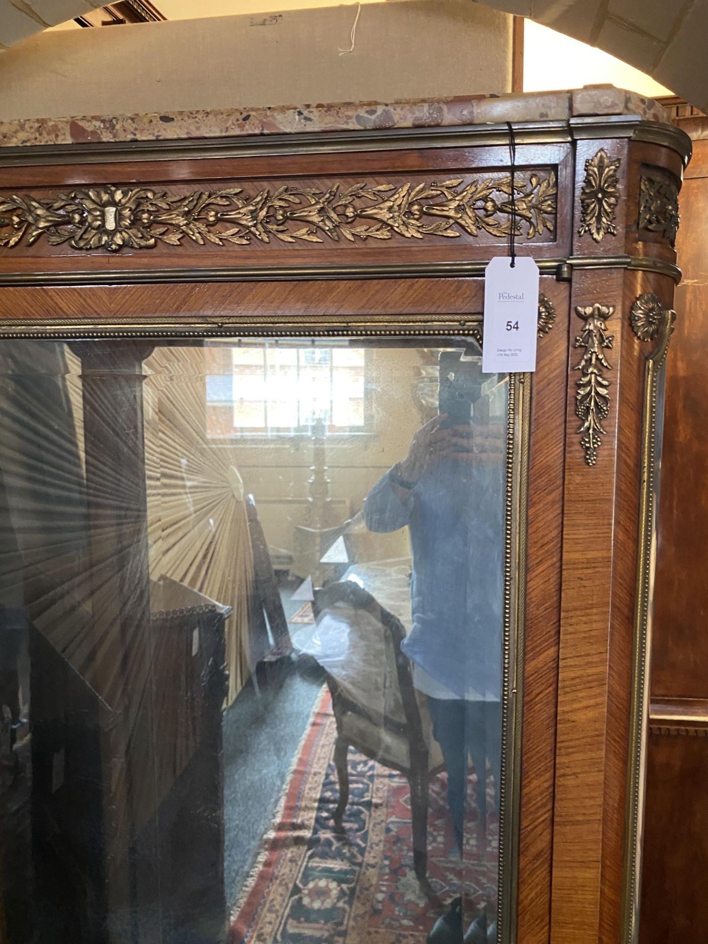 A 19th century French kingwood and gilt bronze mounted display cabinet - Image 6 of 15