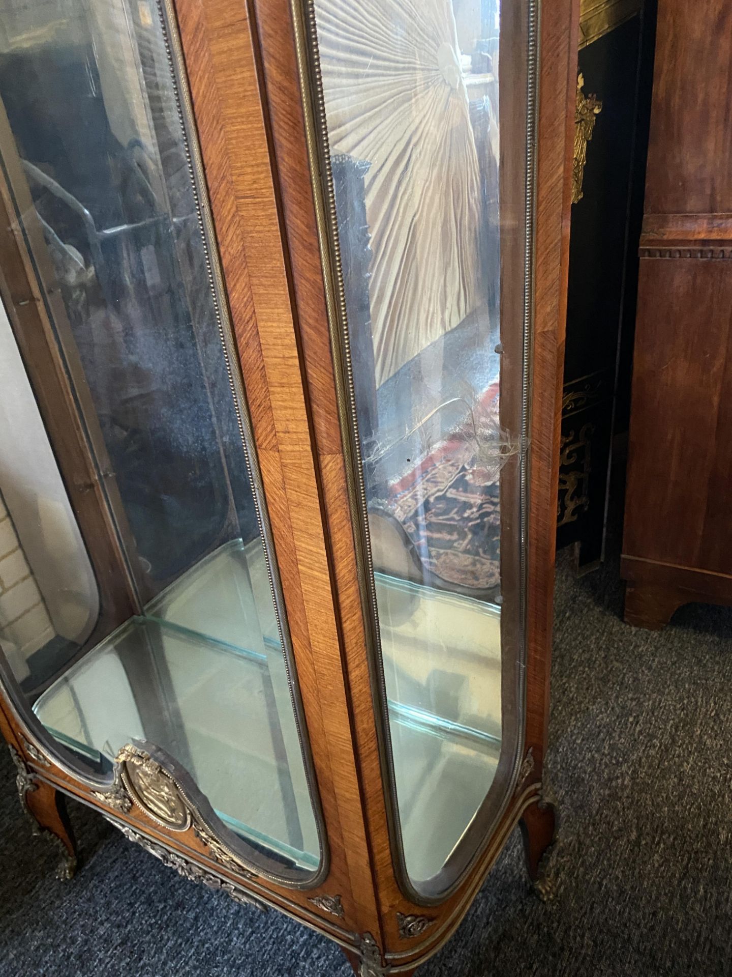 A 19th century French kingwood and gilt bronze mounted display cabinet - Image 3 of 15