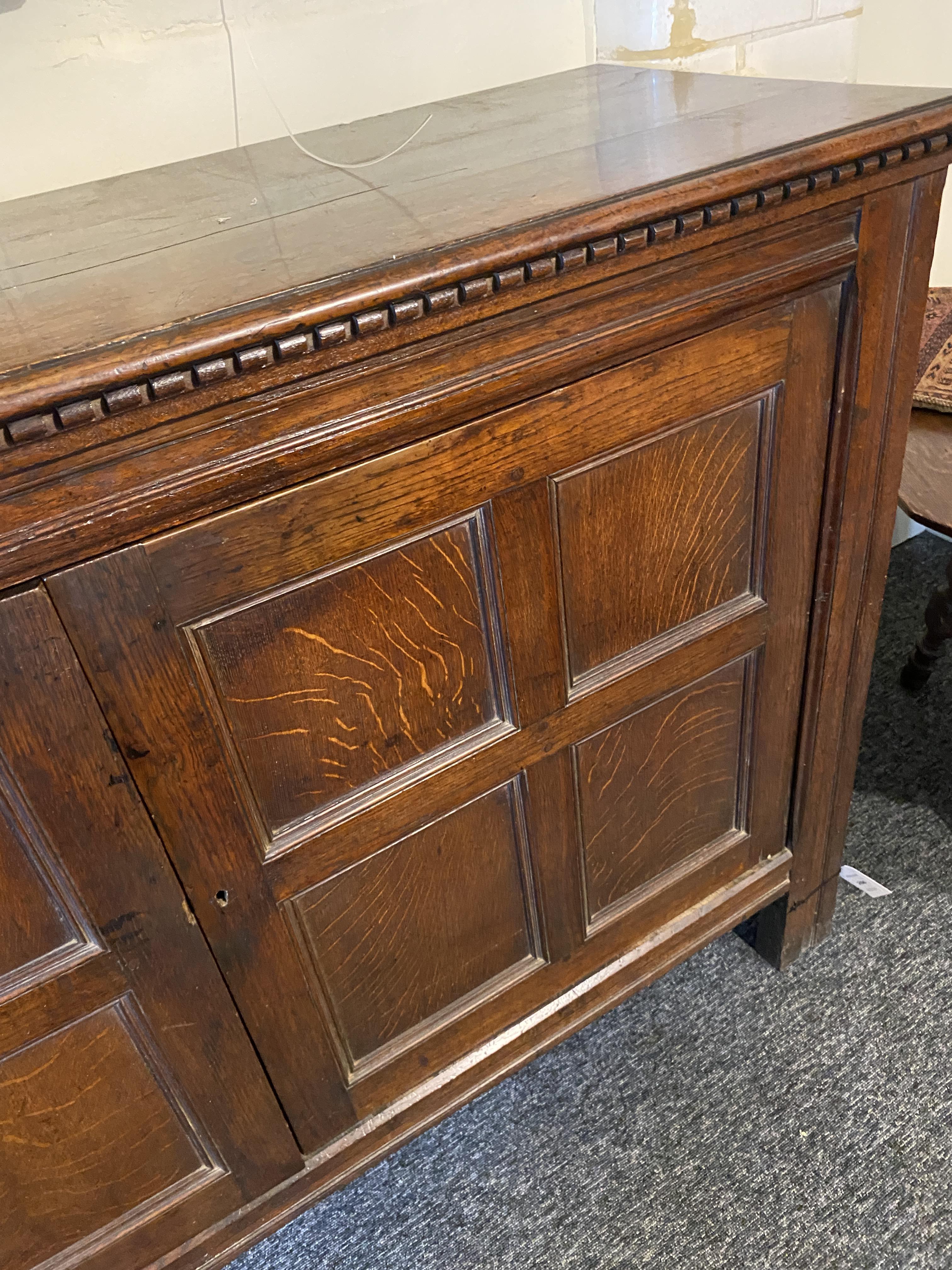 A late Victorian Arts & Crafts oak side cabinet - Image 2 of 11