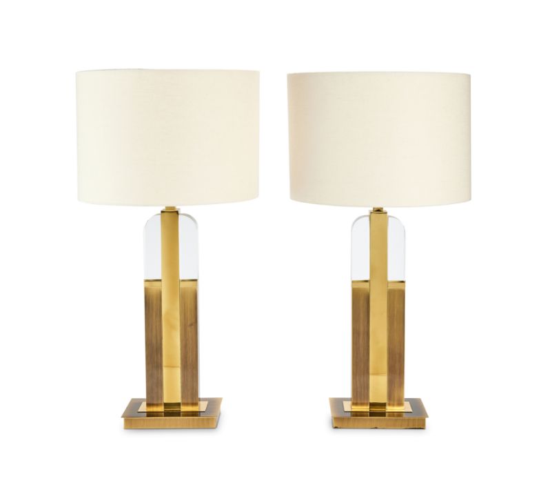 A pair of vintage antiqued brass, gilt brass and perspex table lamps - Image 2 of 9