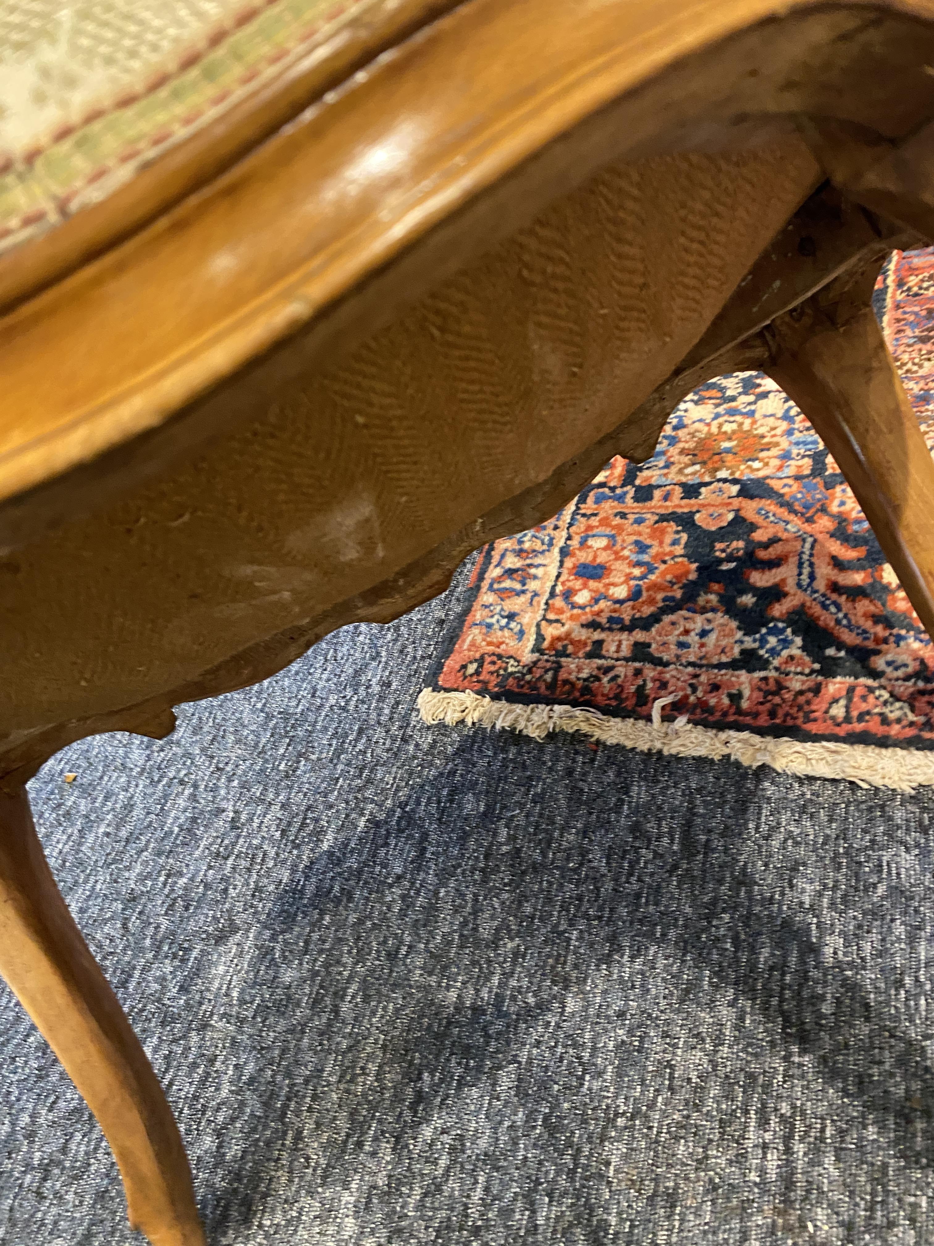 A pair of 19th century French Louis XV style walnut carved fauteuils / open armchairs - Image 6 of 6