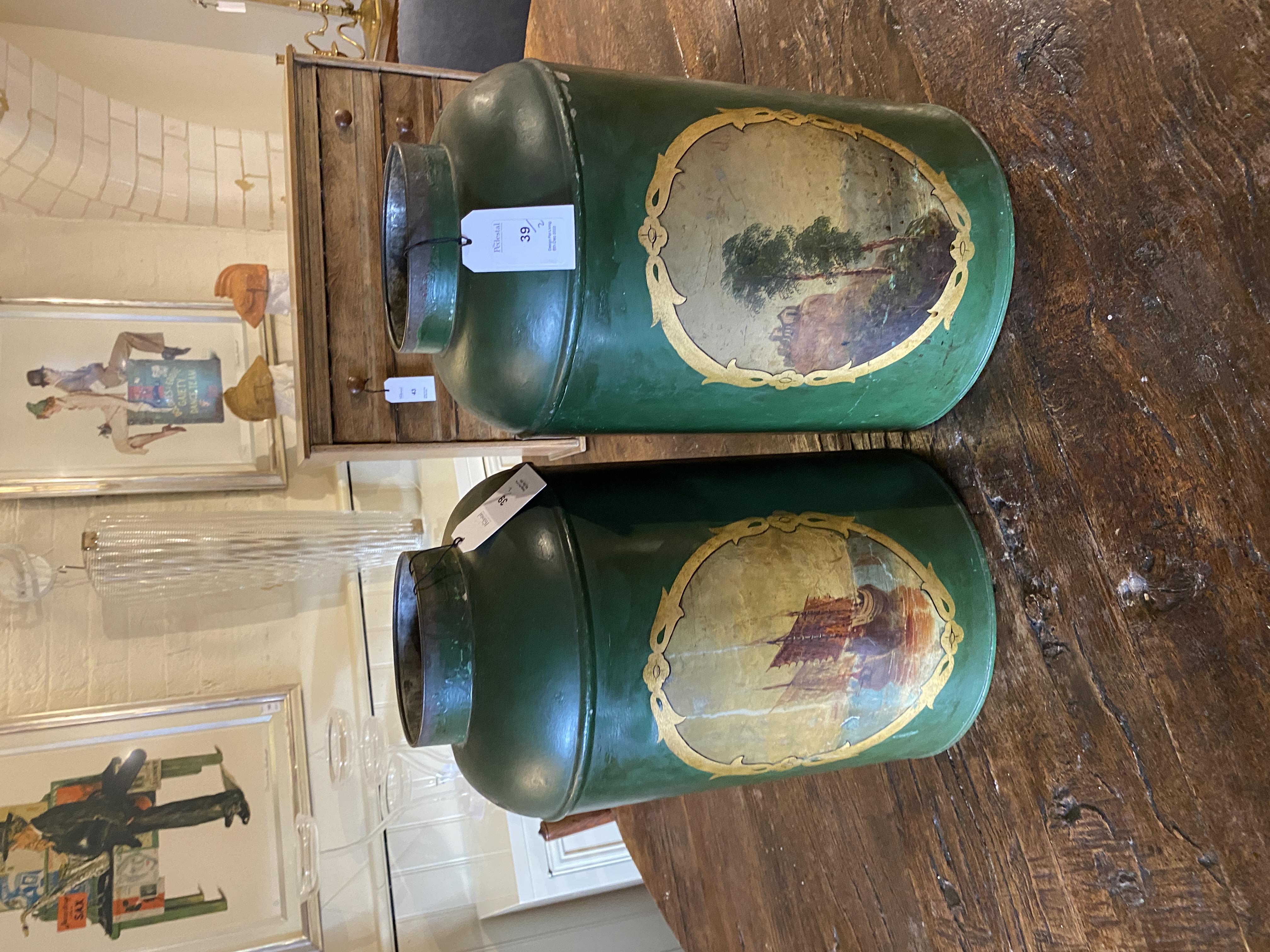A pair of large 19th century tôle green painted tea canisters - Bild 2 aus 6