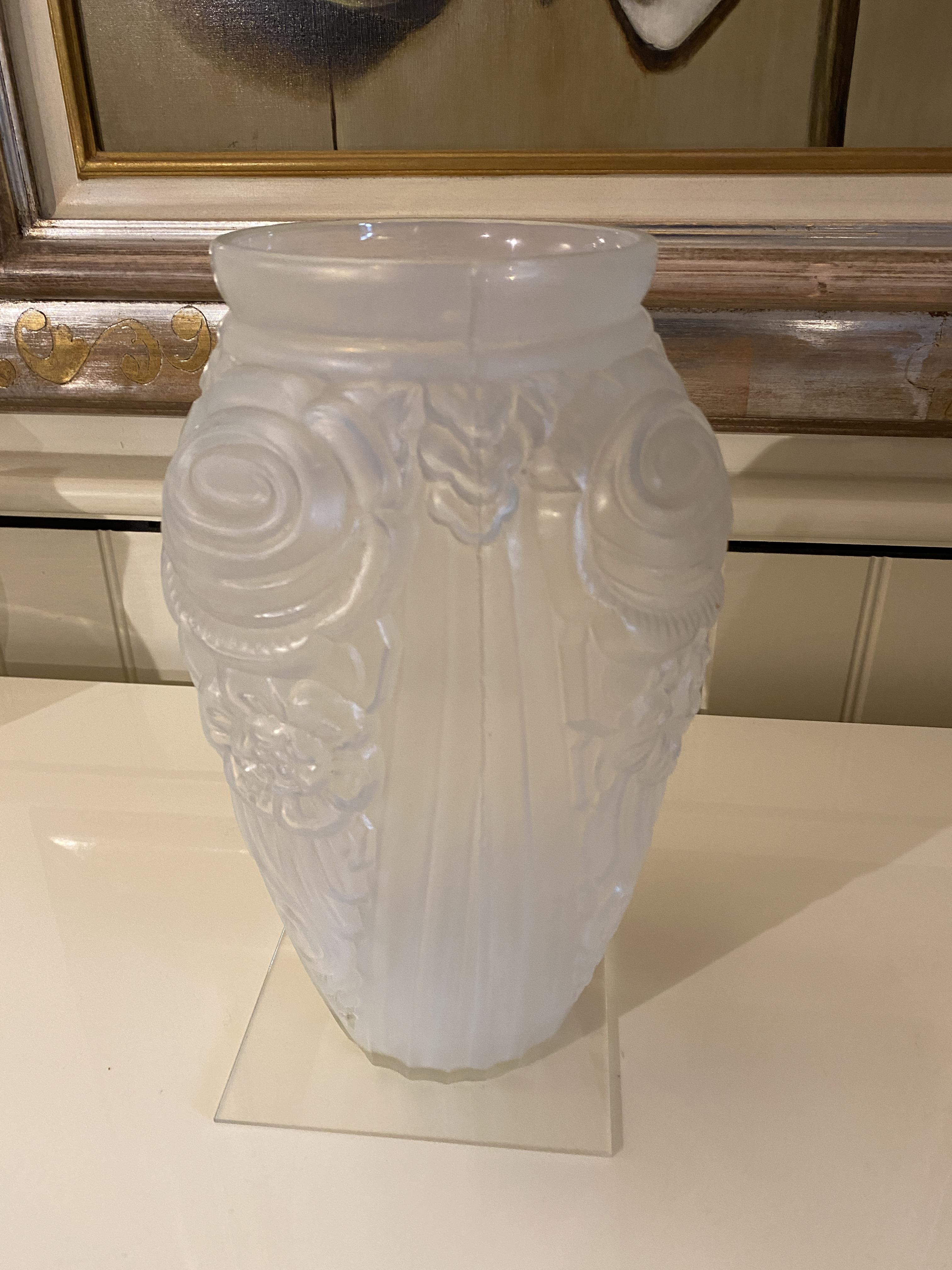 A pair of French Art Deco moulded opalescent glass vases, possibly by Sabina - Image 10 of 15