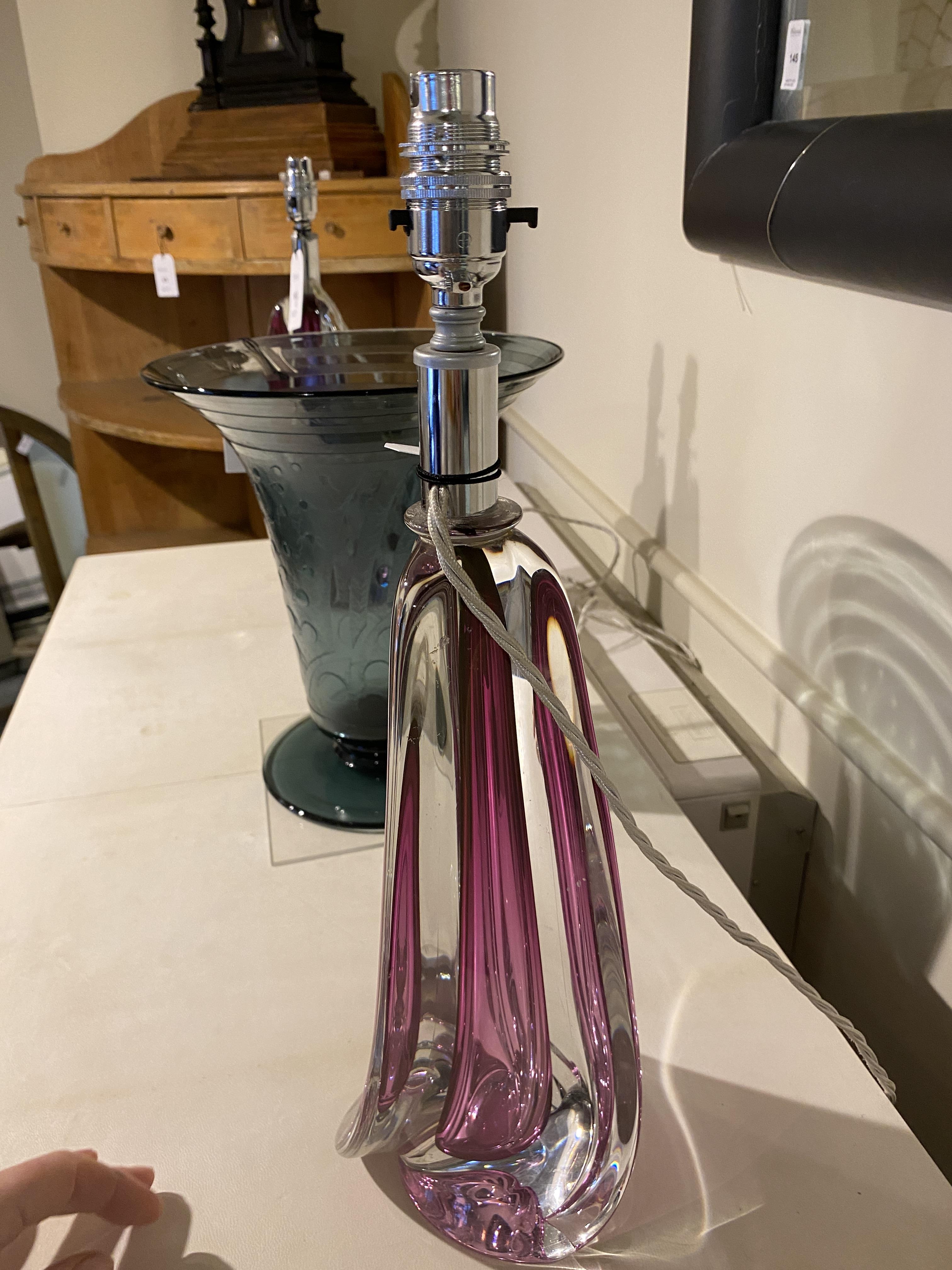 A pair of purple and white glass table lamps by Val St Lambert - Image 8 of 8