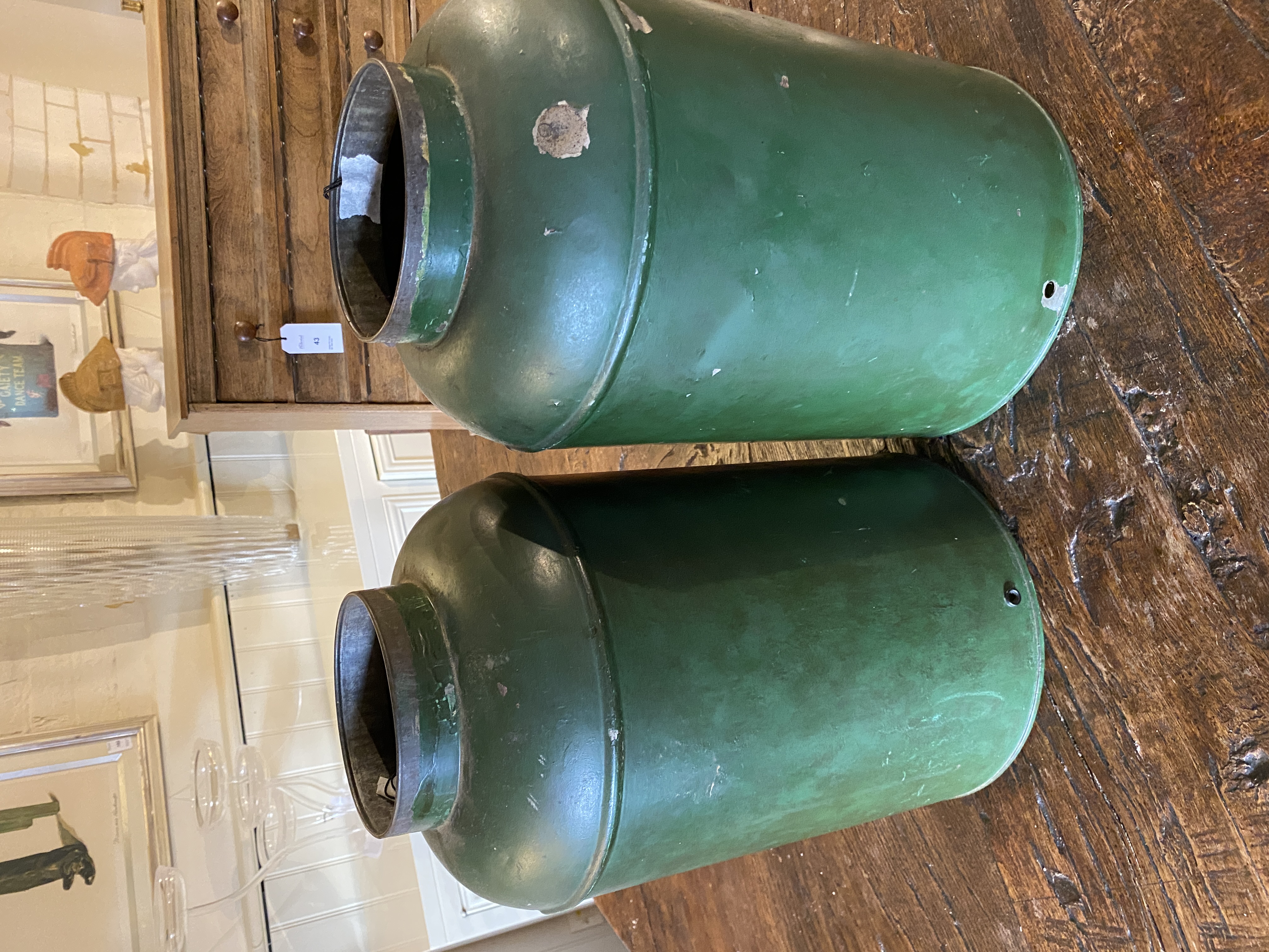 A pair of large 19th century tôle green painted tea canisters - Bild 4 aus 6