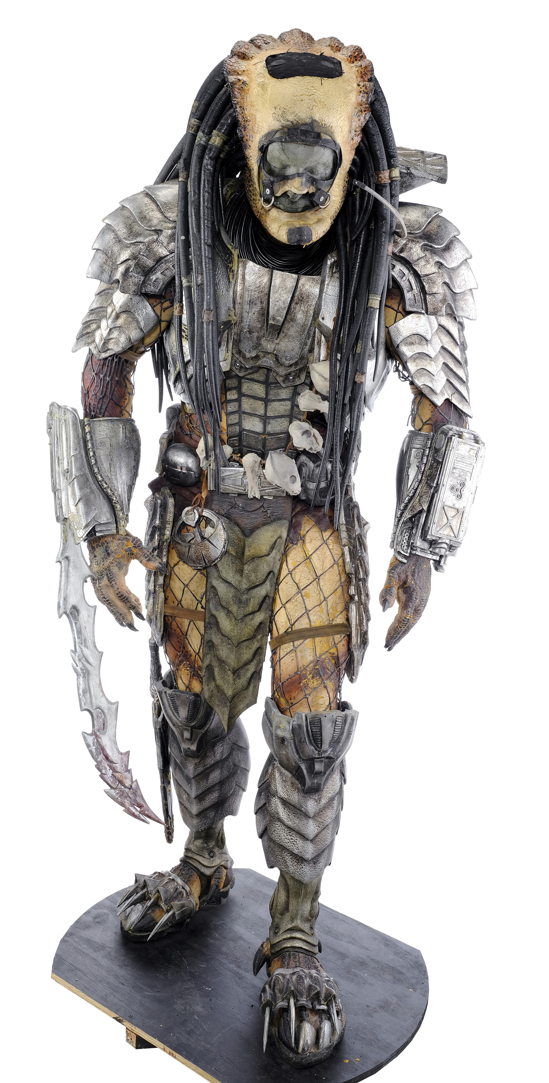 AVP: ALIEN VS. PREDATOR - Scar's (Ian Whyte) Predator Costume Display - Image 10 of 14